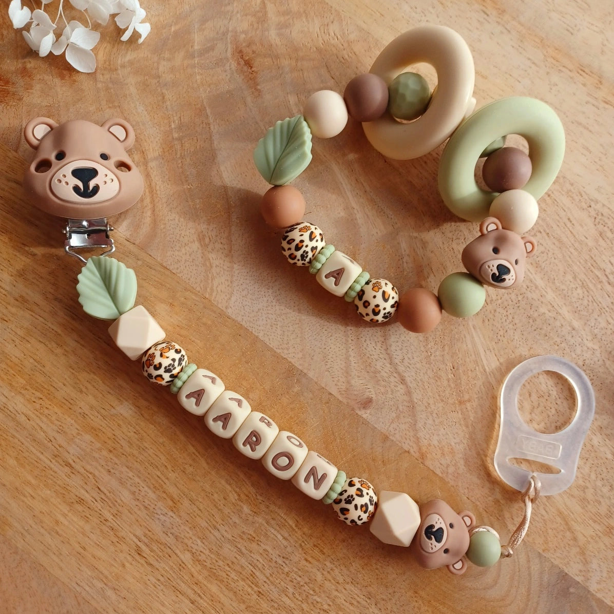Attache tétine silicone Ours marron-vert, crème-choco. Aaron