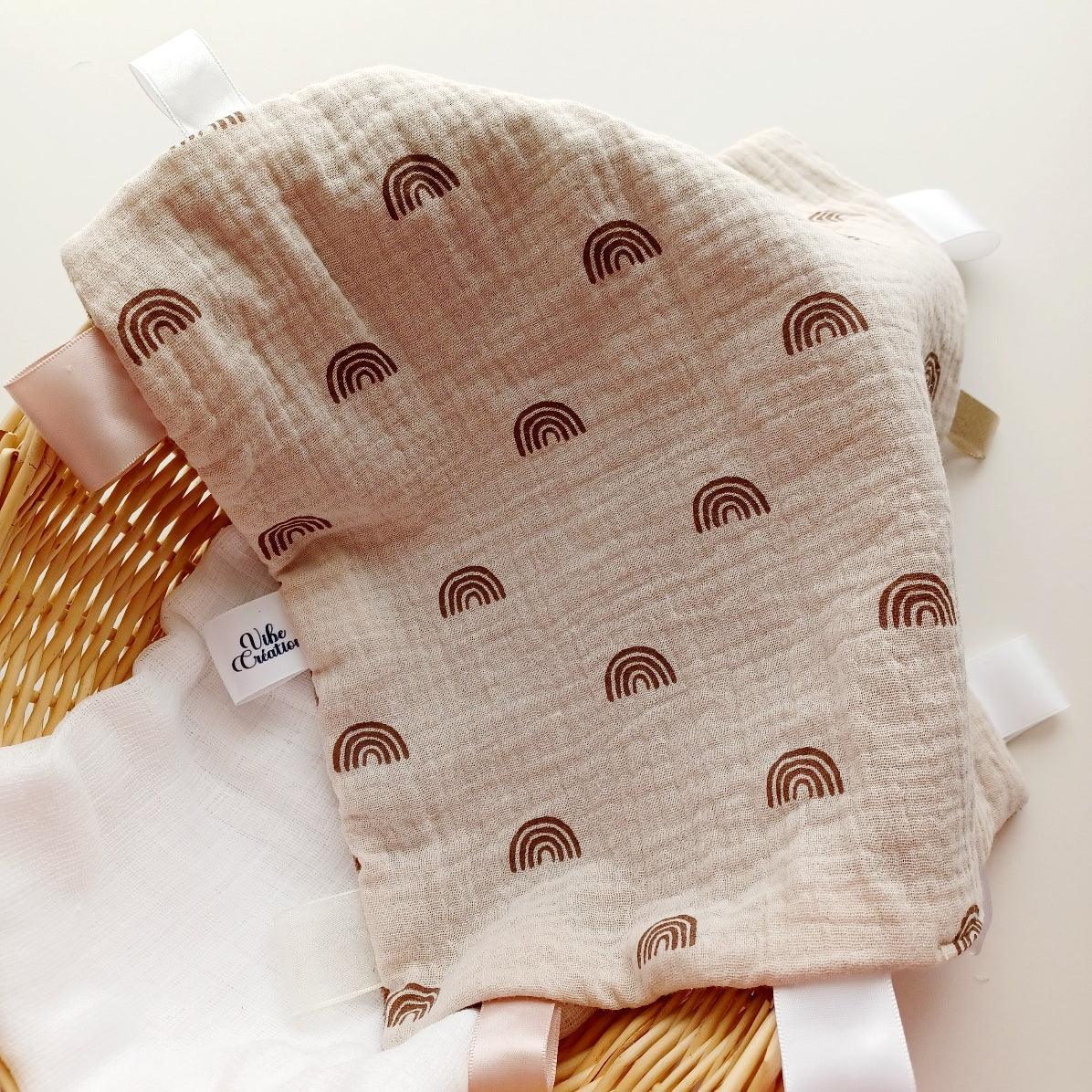 Doudou sensoriel etiquettes, fait main en gaze de coton pour bébés, enfants et adultes. 