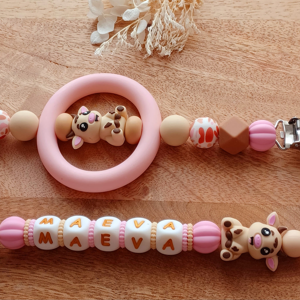 Attache tétine en silicone alimentaire sans BPA, aux normes. Clip en silicone et acier inoxydable, perles en silicone, prénom personnalisable, vache, cheval, mouton, animaux de la ferme.
#attachetetine
#attachedoudou
#personnalisation