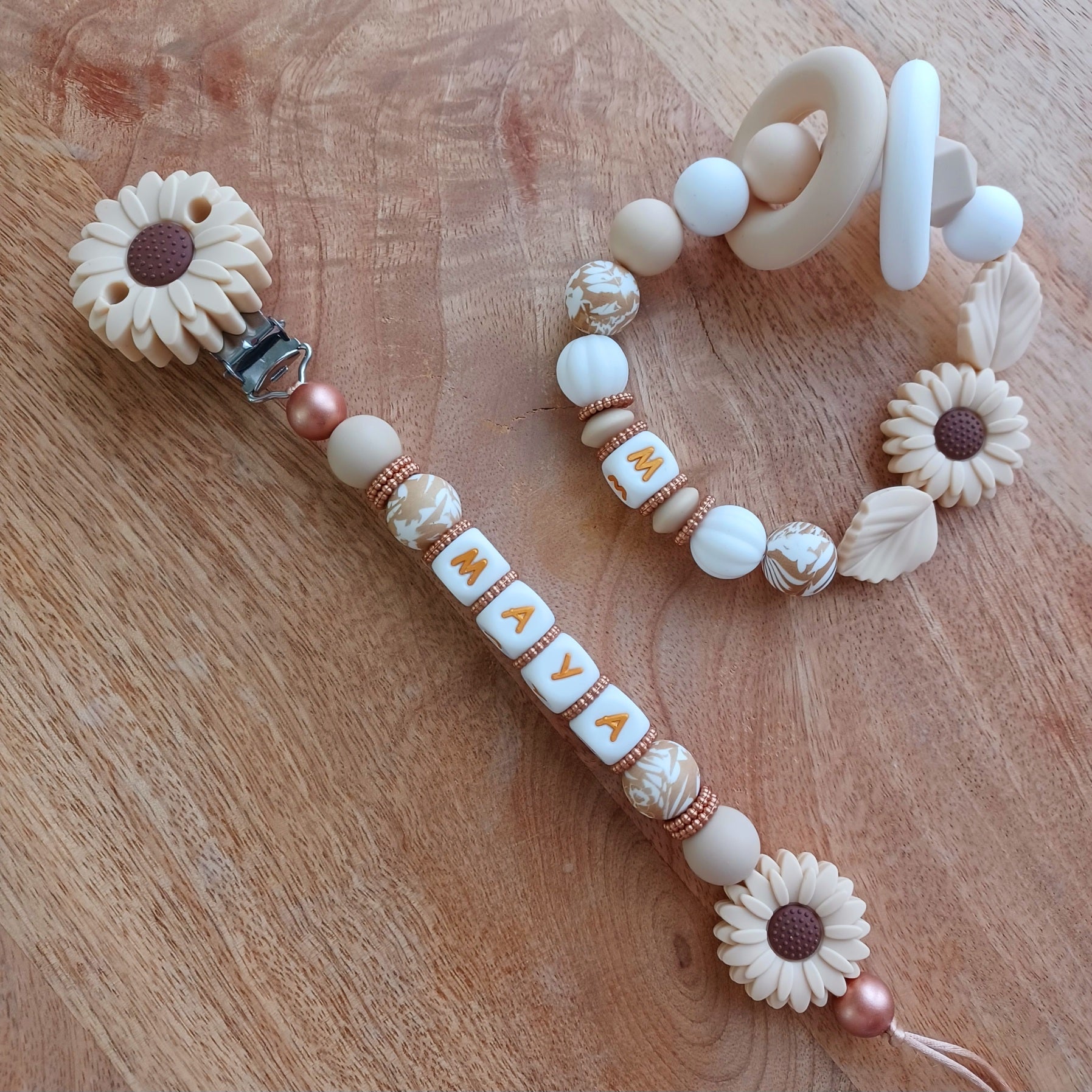 Attache tétine silicone perles imprimées, cadeau naissance, Marguerite crème-blanc