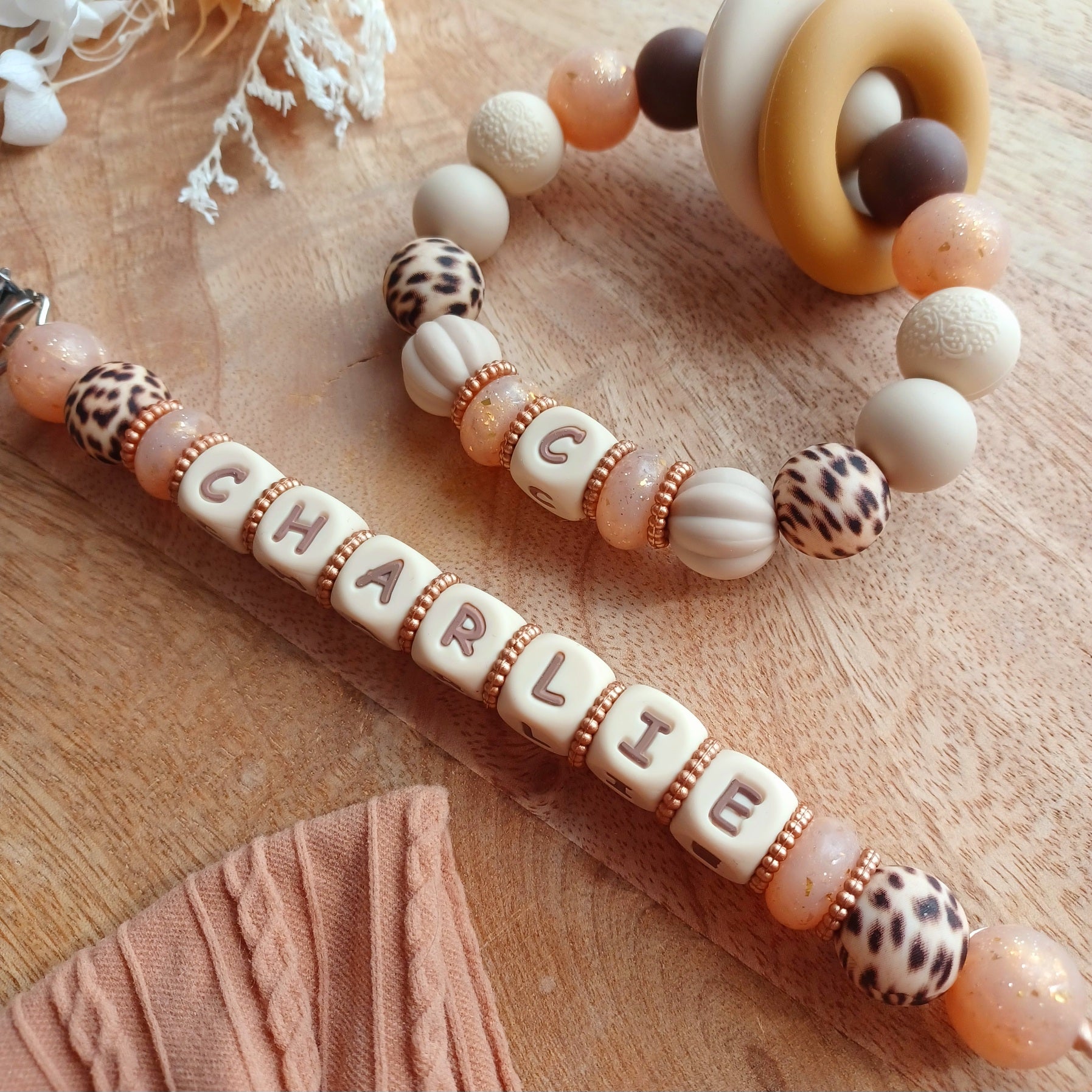 Attache tétine silicone, Léopard, paillettes, Choco. Charlie