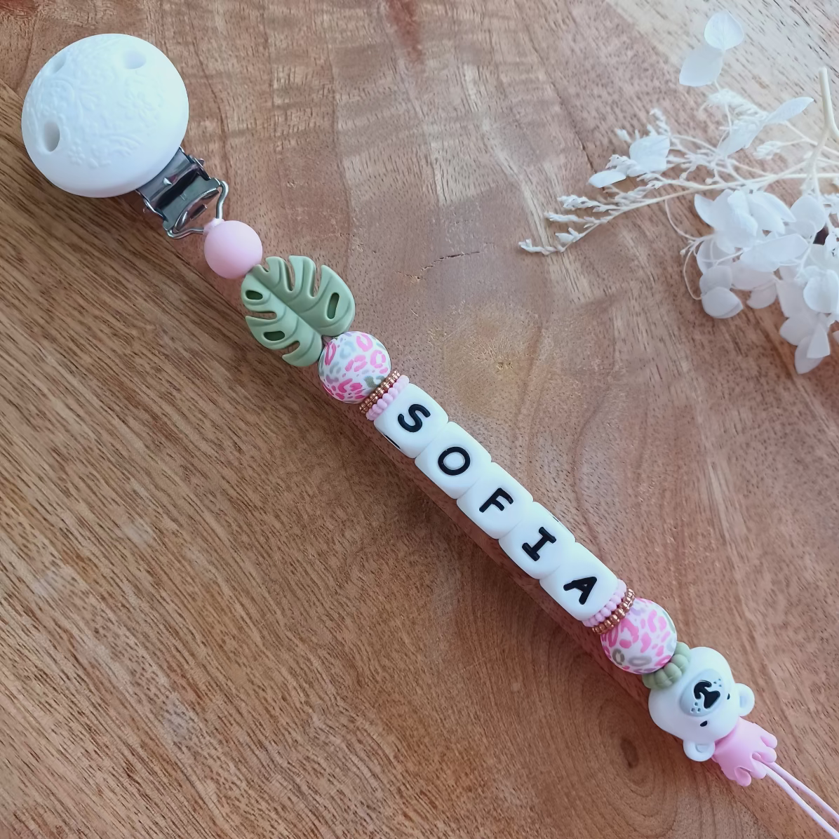 attache tetine personnalisable en silicone alimentaire, superbe cadeau naissance. Ours et couronne blanc, rose, et vert