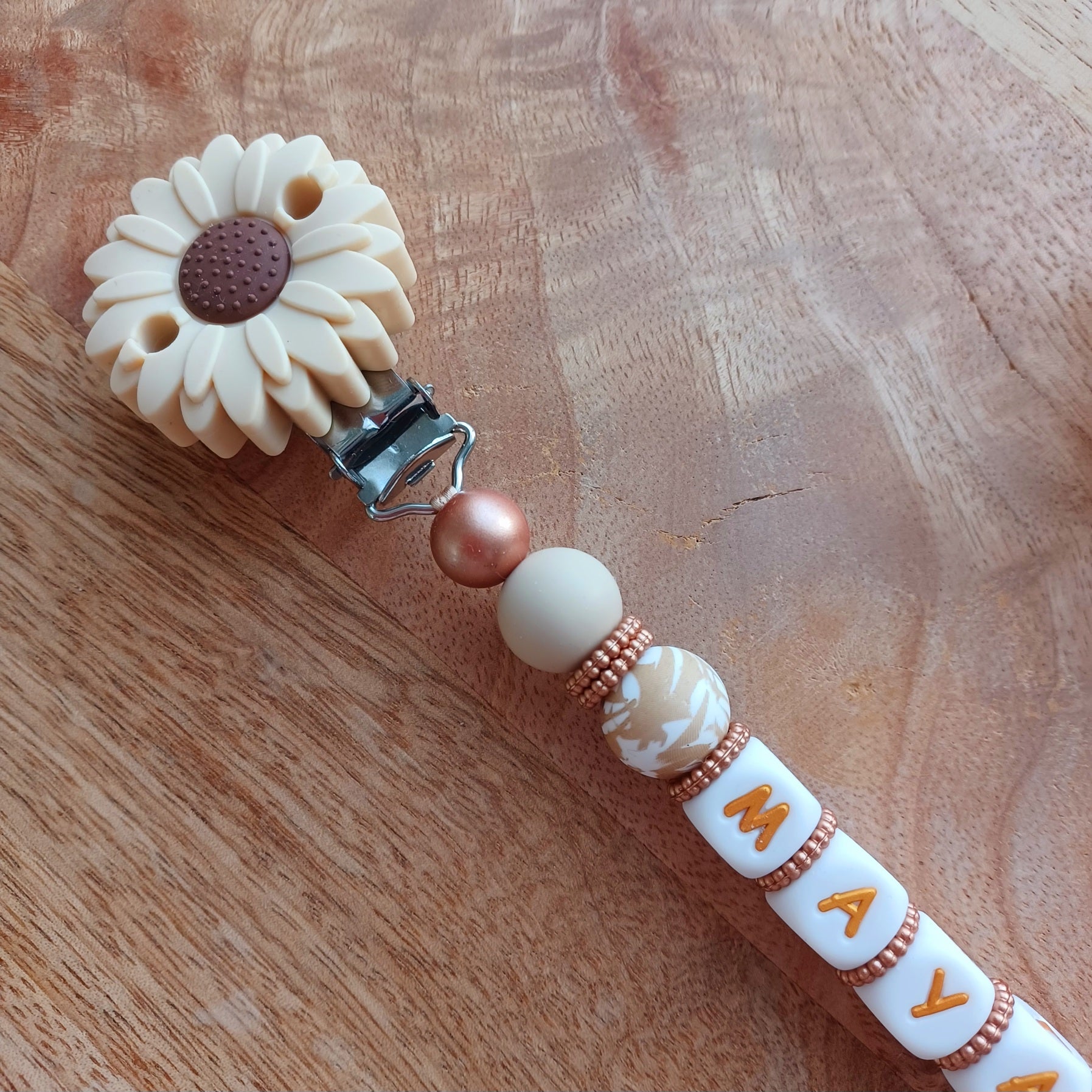 Attache tétine silicone perles imprimées, cadeau naissance, Marguerite crème-blanc