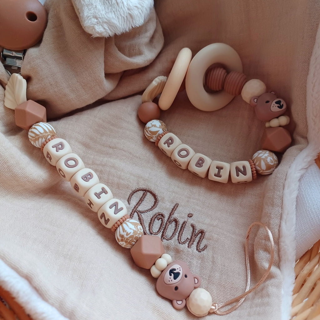 attache sucette en silicone alimentaire sans BPA, couleurs beige et marron, ours, clip silicone et acier inoxydable, personnalisable, cadeau naissance