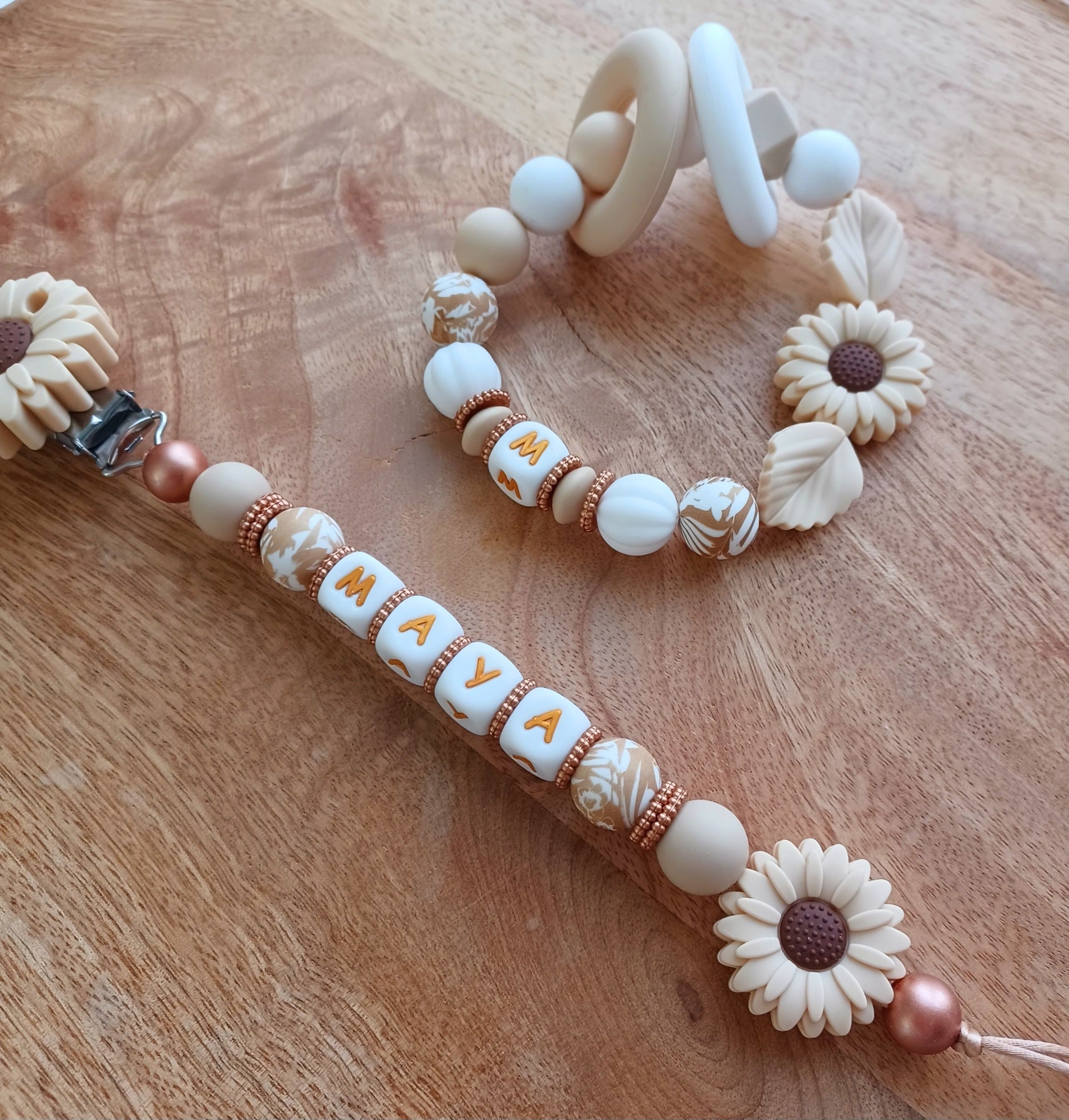 Attache tétine silicone perles imprimées, cadeau naissance, Marguerite crème-blanc