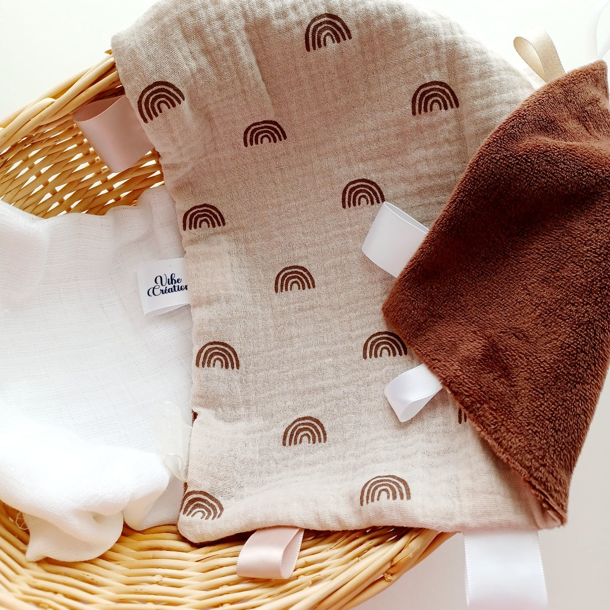 Doudou sensoriel etiquettes, fait main en gaze de coton pour bébés, enfants et adultes. 