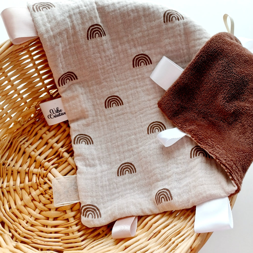 Doudou sensoriel etiquettes, fait main en gaze de coton pour bébés, enfants et adultes. 