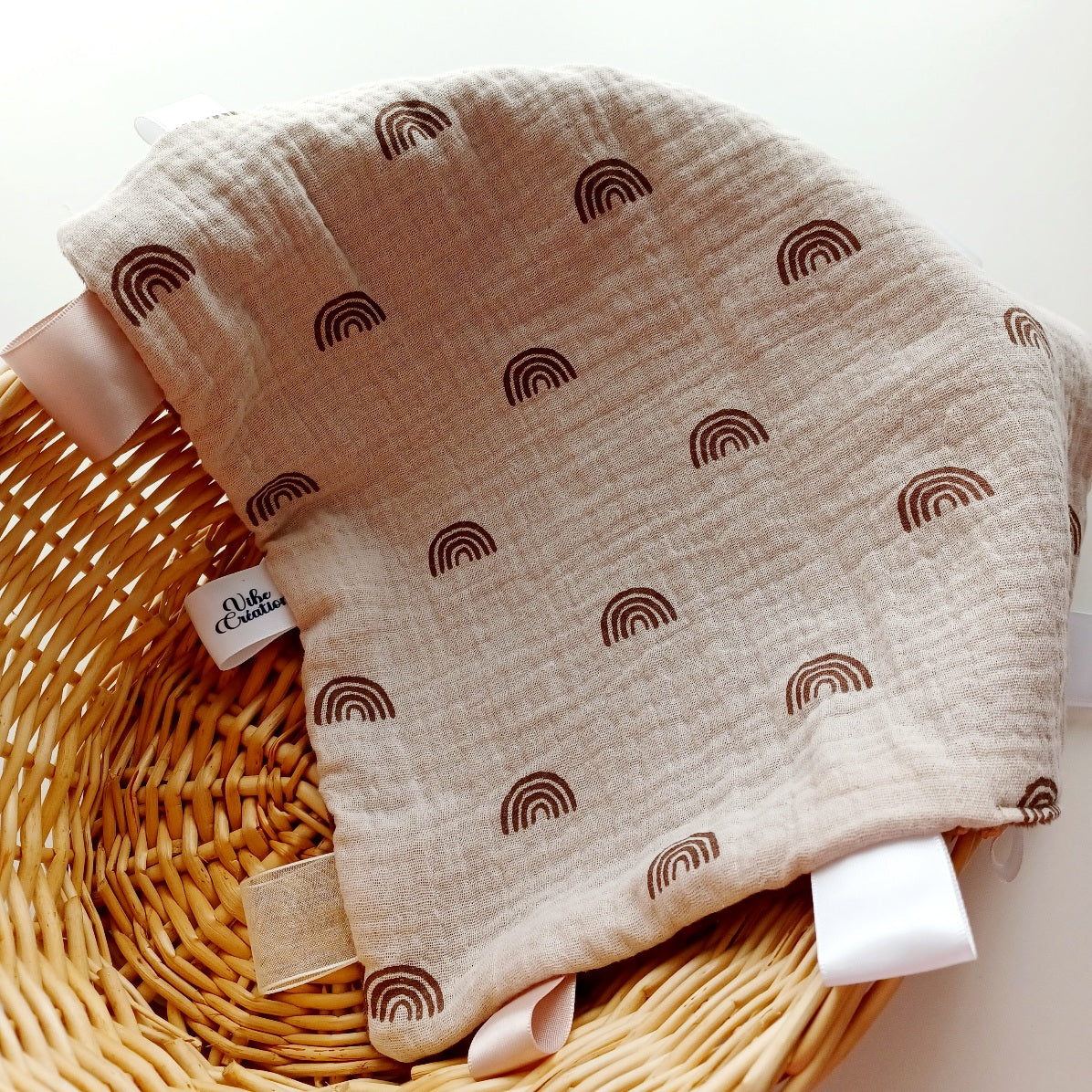 Doudou sensoriel etiquettes, fait main en gaze de coton pour bébés, enfants et adultes. 