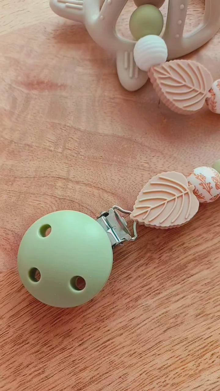 Attache tétine personnalisée,  Clip sage silicone, tortue feuille. Liam