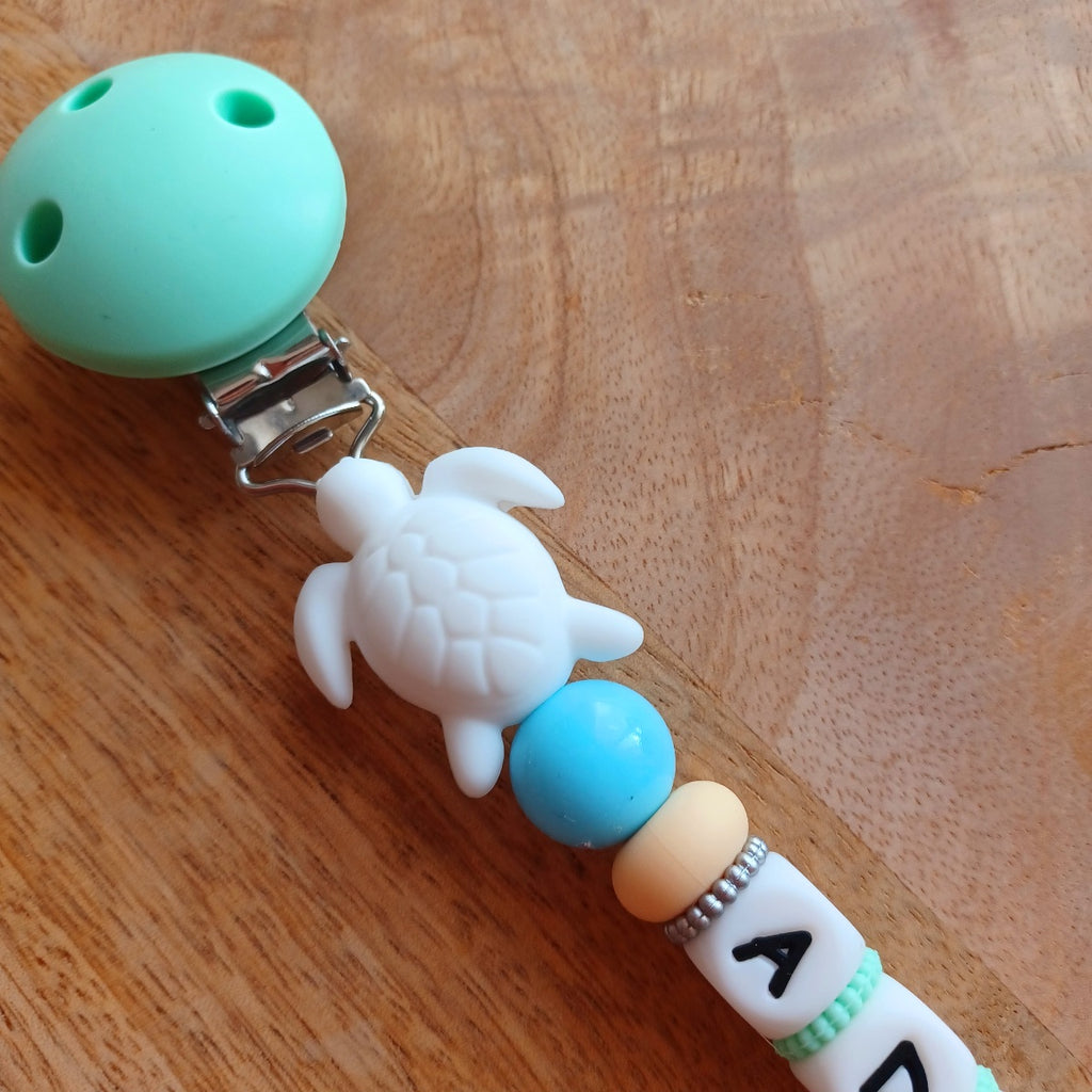 Attache Tétine, Anneau de Dentition Personnalisés Coquillage Menthe – Silicone Alimentaire Bébé | Cadeau de Naissance. Adam