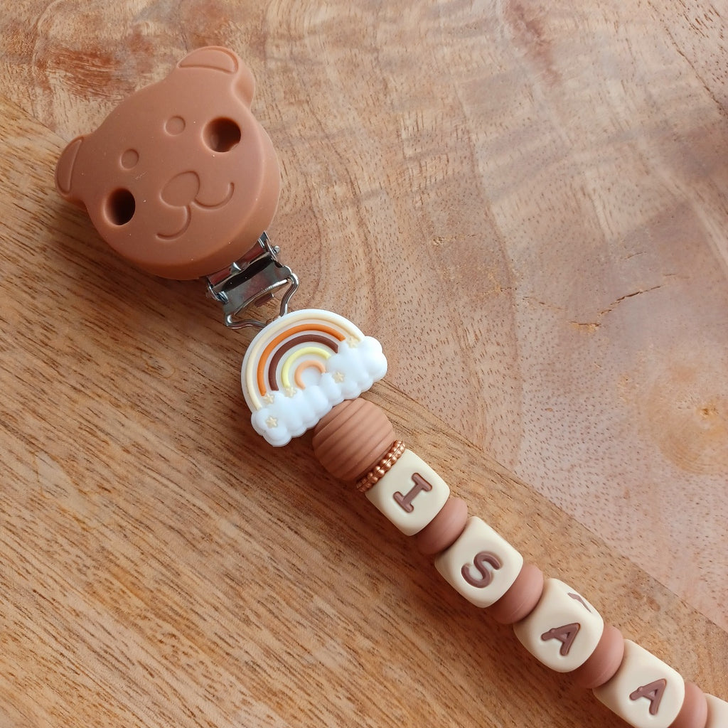 Attache-Tétine Personnalisée Arc-en-Ciel &amp; Ourson – Attache Sucette Bébé avec Prénom 🧸🌈. Issac