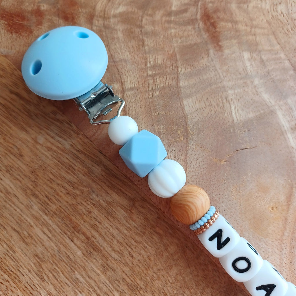 Attache tétine silicone, bleu, caramel. Cheval bascule Noah