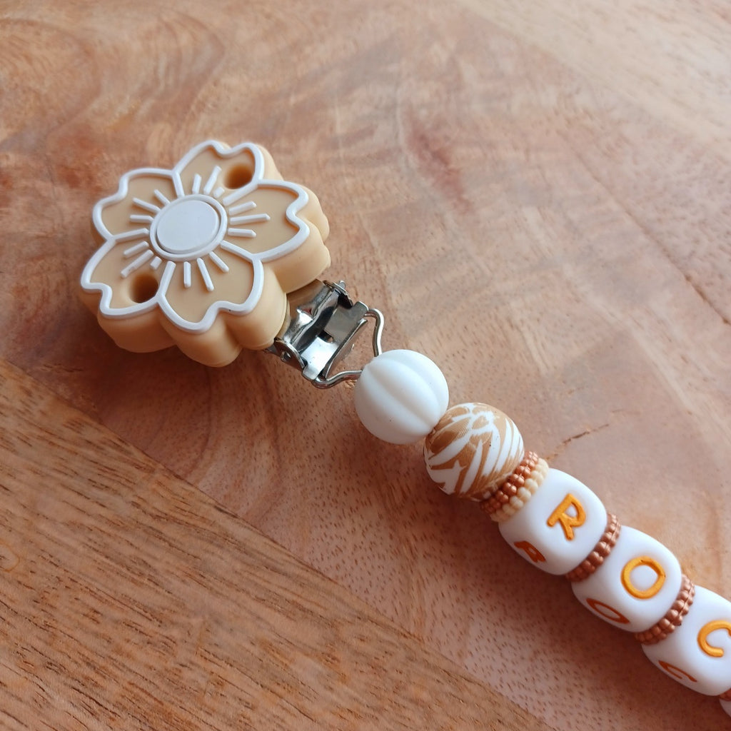 Attache-Tétine Personnalisé avec Anneau de Dentition Bohème en Silicone | Cadeau Naissance Bébé Prénom Personnalisé | Style Naturel Beige & Blanc. Rocio
