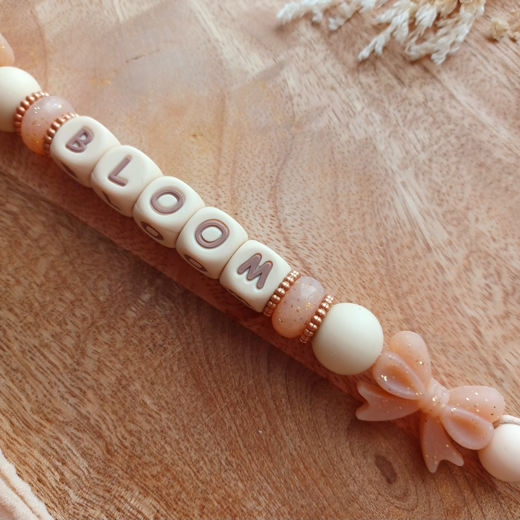 Attache tétine silicone, noeud, papillon, paillettes.