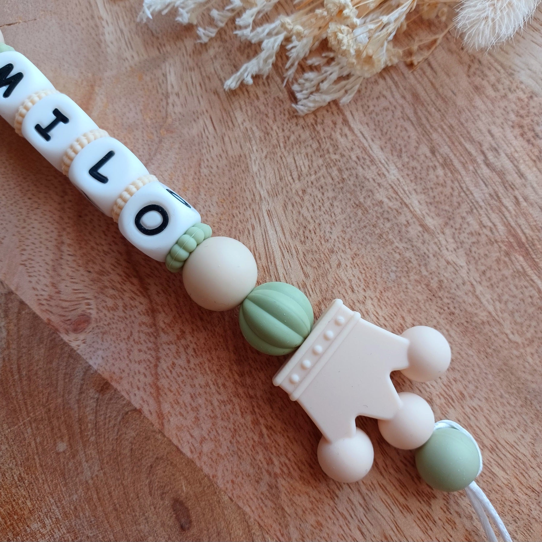 Attache tétine silicone, couronne, Prince, Roi, sauge et beige.