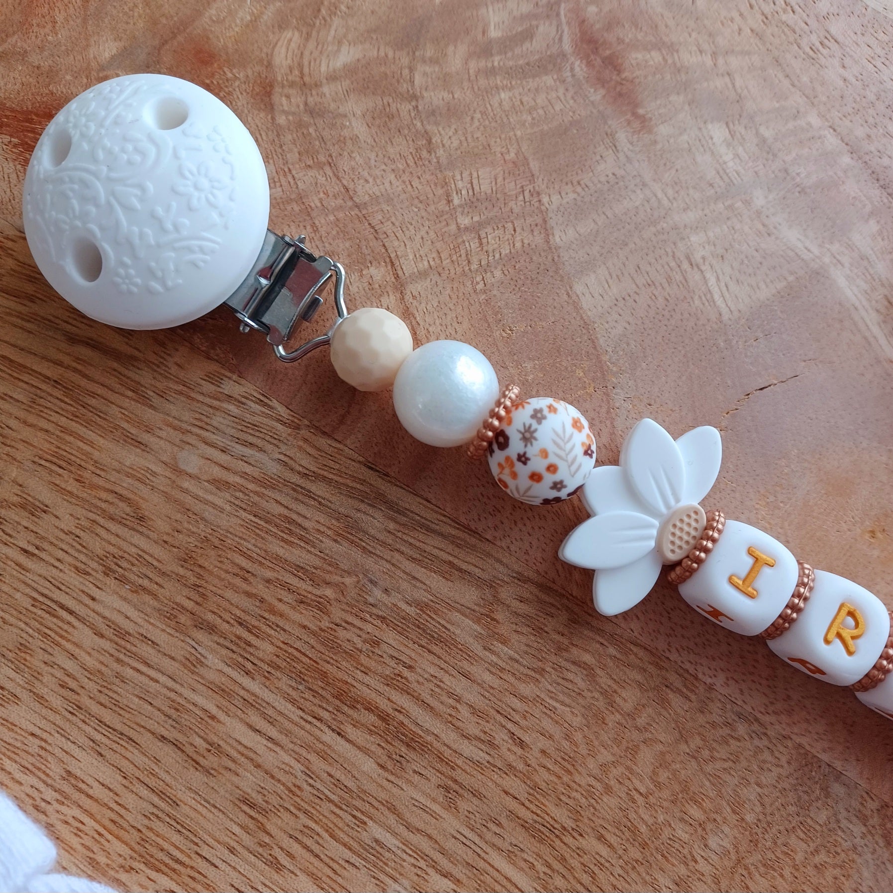 Attache tétine silicone, Fleur lotus blanc, crème. Iris