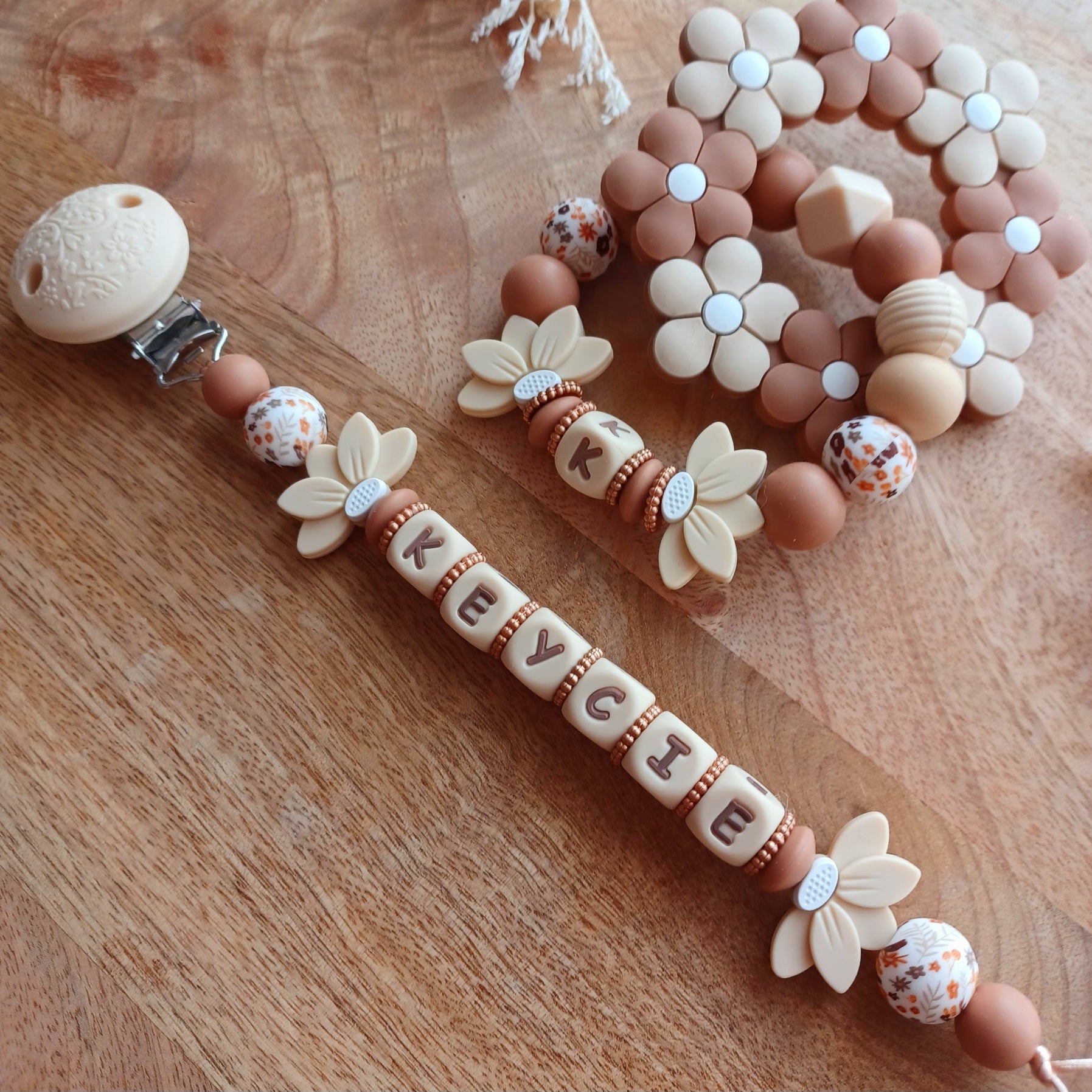 Attache tétine silicone, Choco, fleur de Lotus. Keycie