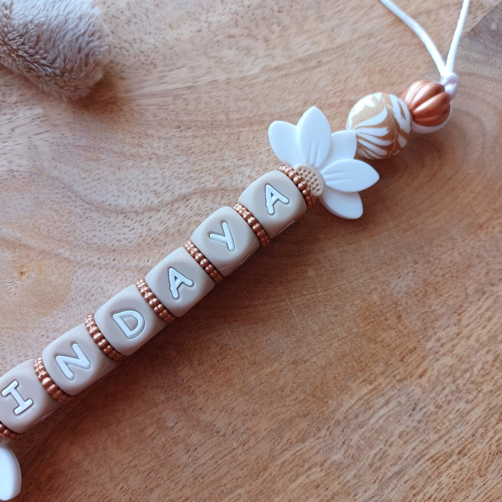 Attache tétine silicone perles imprimées, cadeau naissance, Lotus Taupe-blanc. Indaya