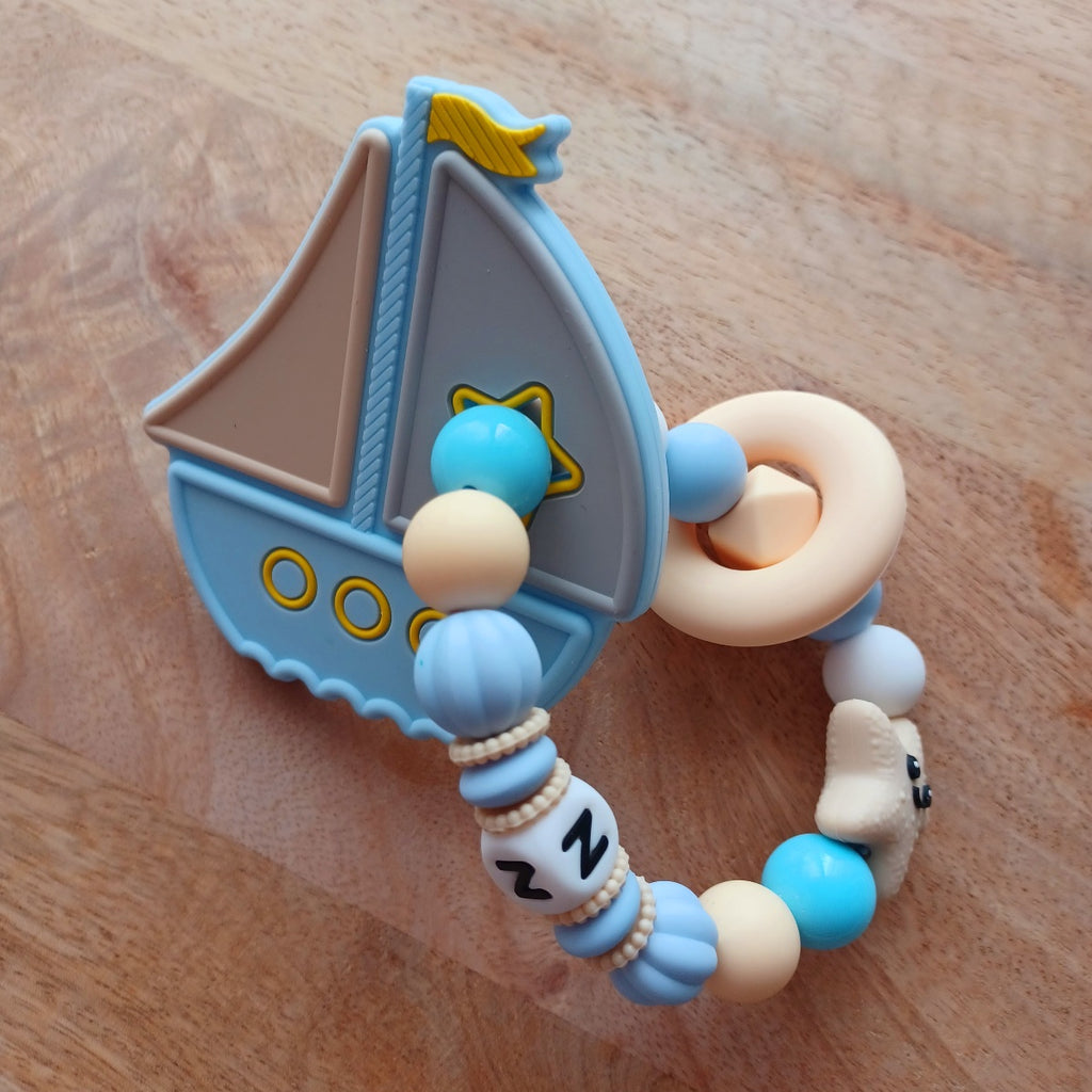 Attache Tétine et Anneau de Dentition Personnalisés Bateau Bleu – Silicone Alimentaire Bébé | Cadeau de Naissance Garçon. Noah