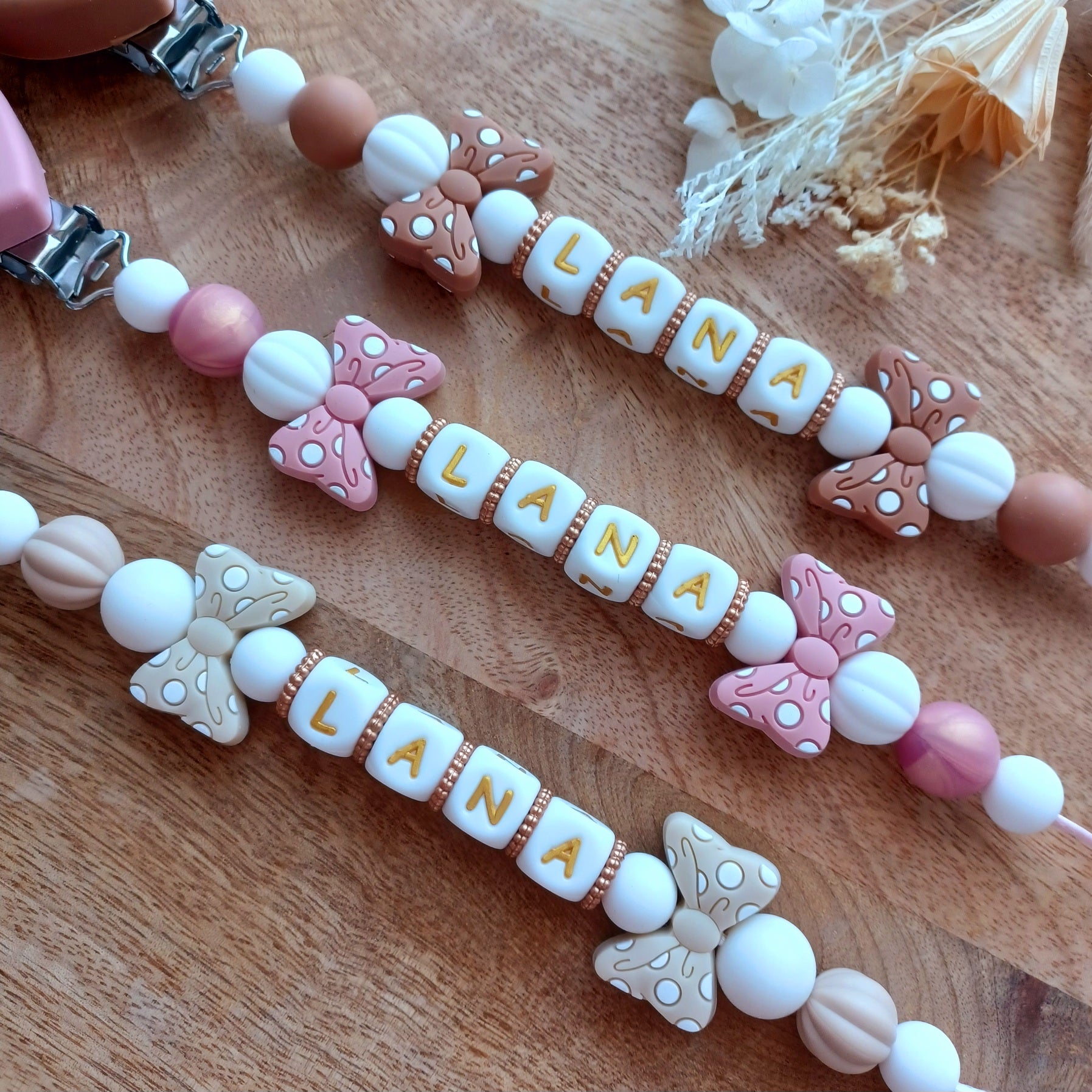 Attache tétine silicone, Nœud papillon, cœur.