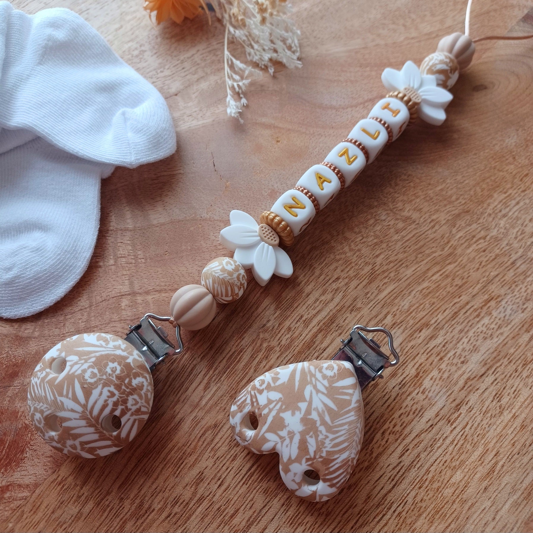 Attache tétine silicone perles imprimées, cadeau naissance, Lotus crème-blanc