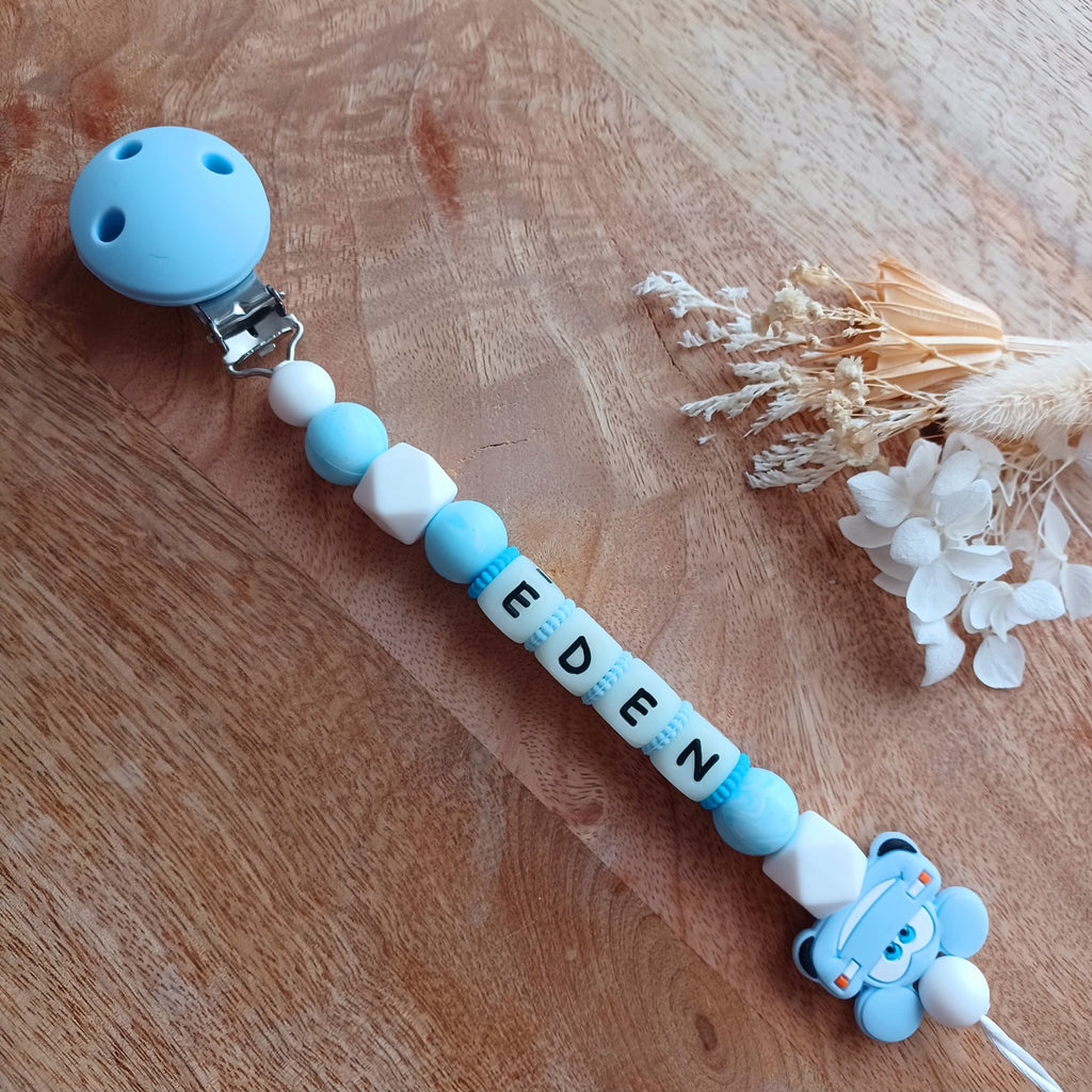 Attache tétine silicone, voiture, blanc, bleu ciel. Eden