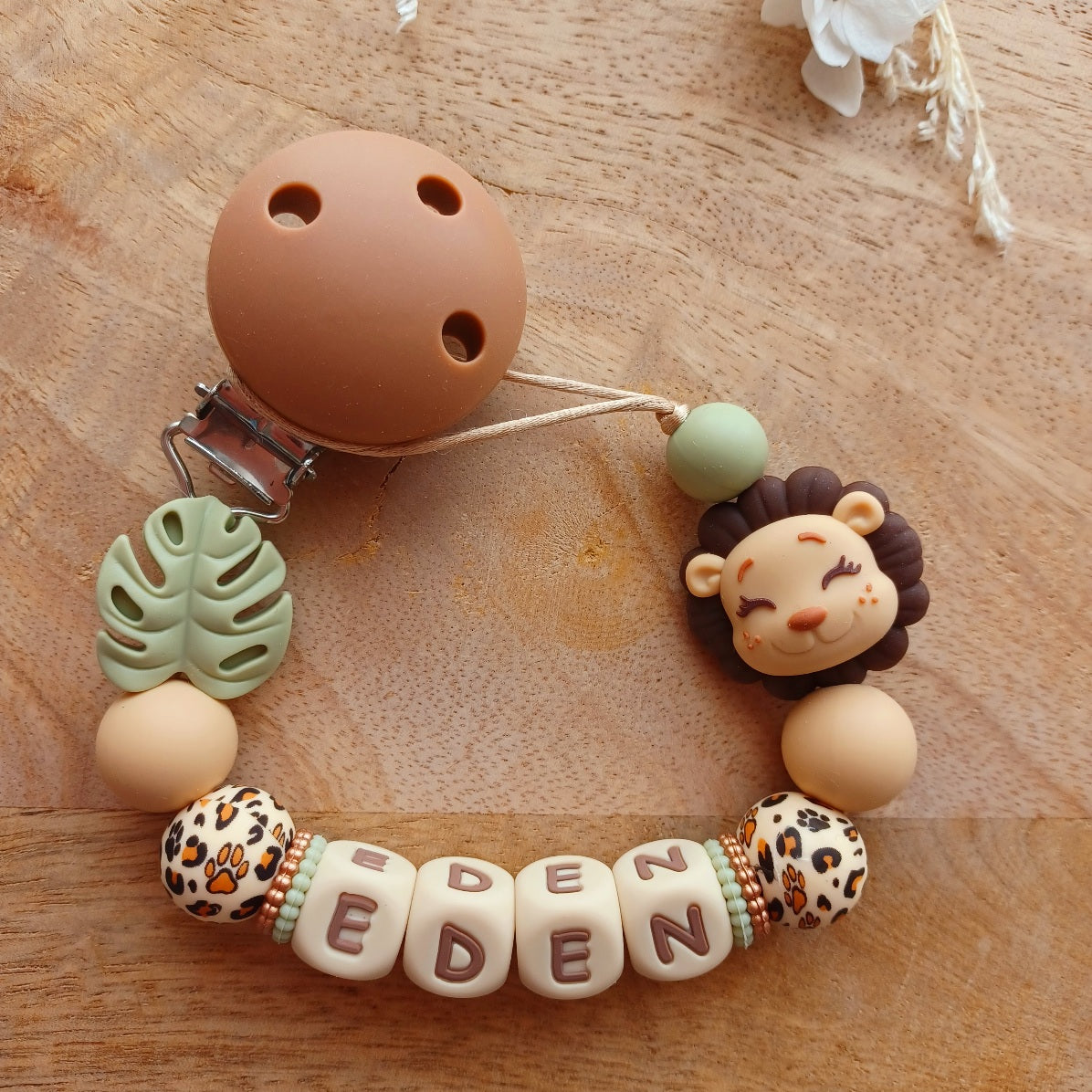 Attache Tétine Personnalisé Lion Safari Bohème – Silicone Alimentaire Sans BPA – Cadeau Naissance Bébé avec Prénom. Eden