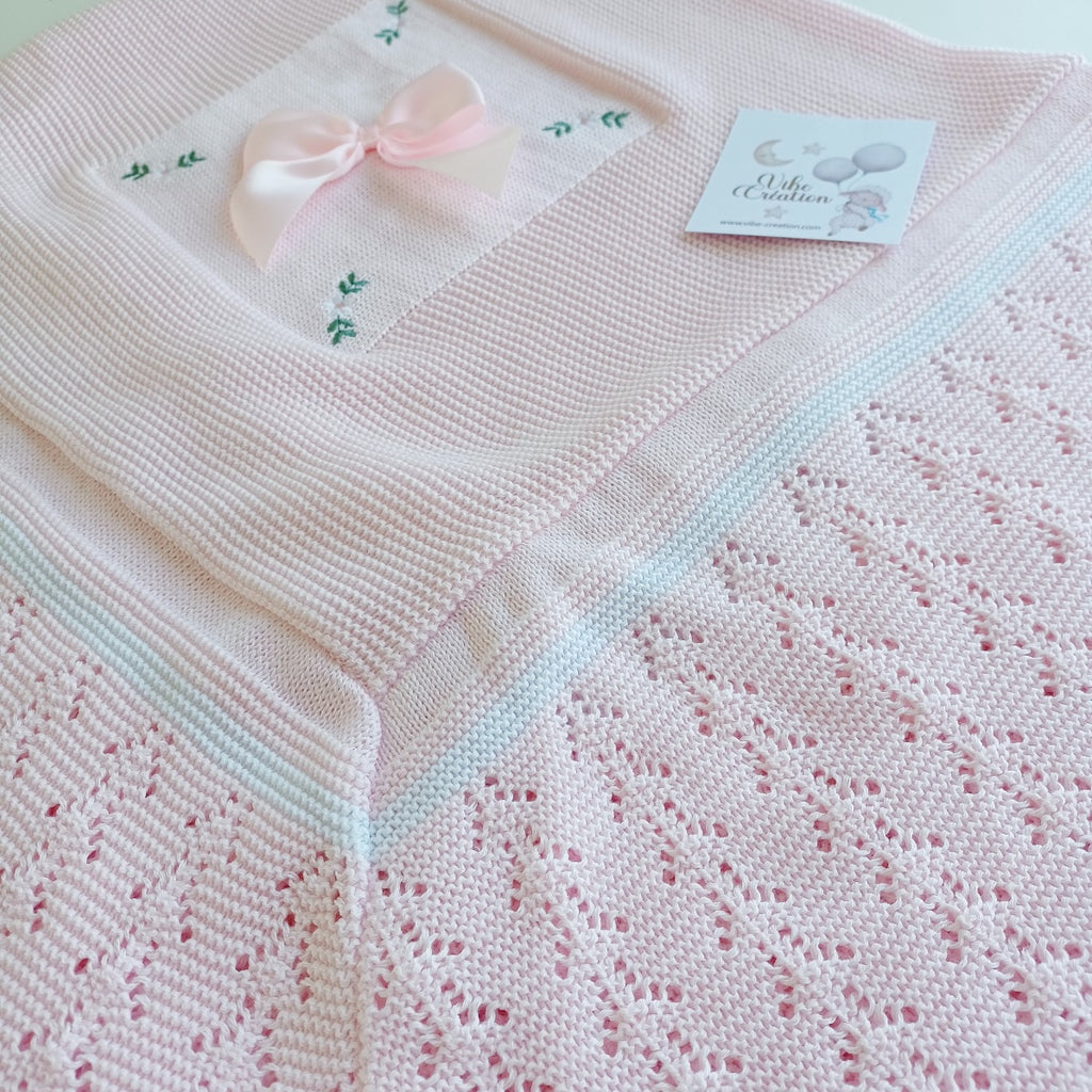 Couverture bébé tricot coton, personnalisable. Modèle Rose, Couleur Rose Bébé-Blanc