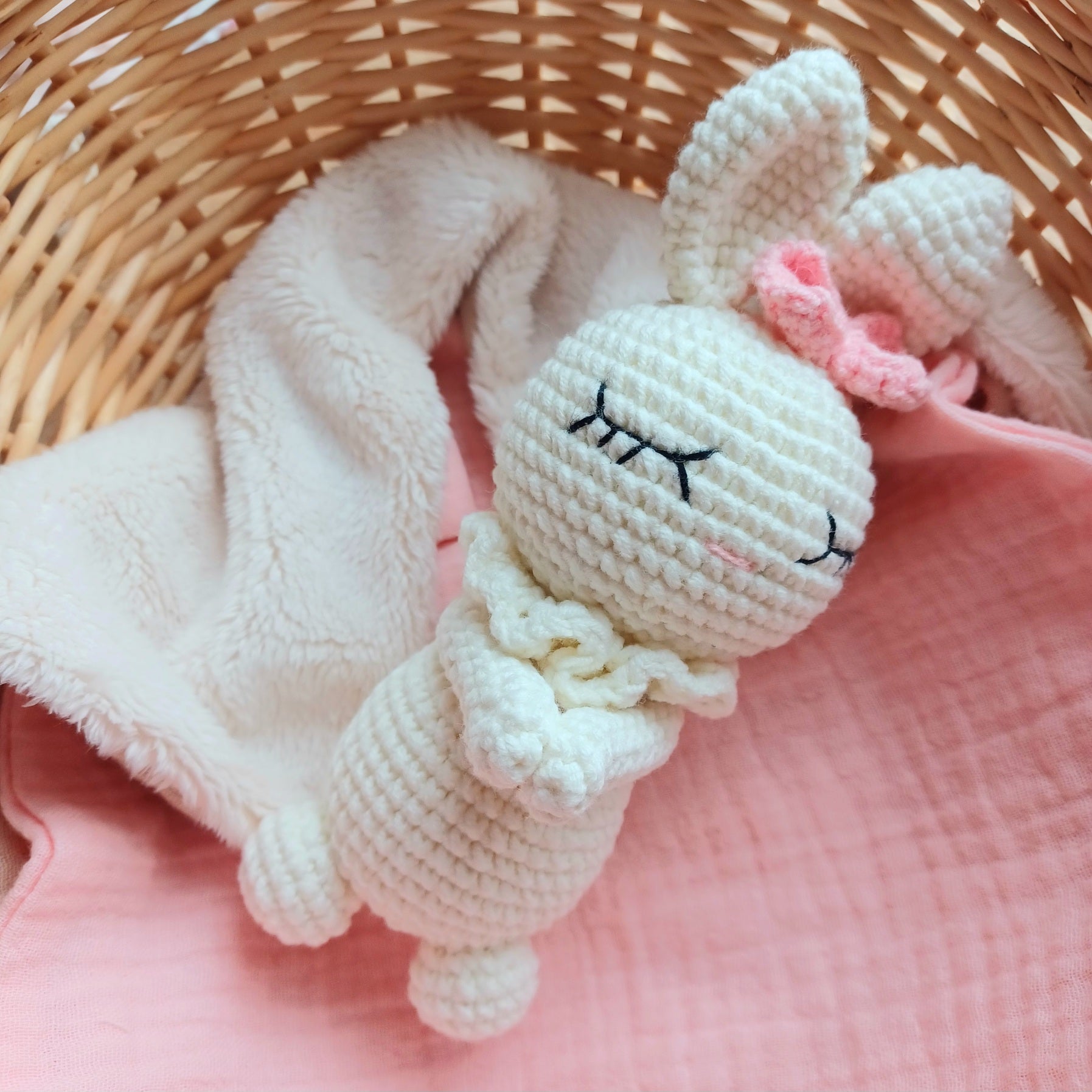 Doudou bébé tricot,  Lapin Personnalisé, Prénom brodé, Idée Cadeau Naissance.