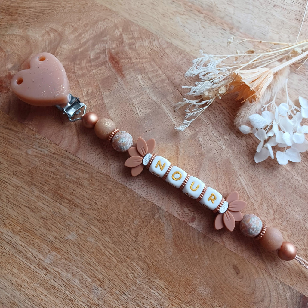 Attache tétine silicone, Coeur crème-chocolat. Nour