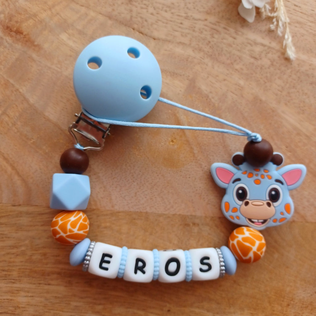 Attache Tétine Personnalisé Girafe Safari – Attache Sucette avec Prénom – Silicone Alimentaire Sans BPA – Cadeau Naissance Bébé Unique. Eros