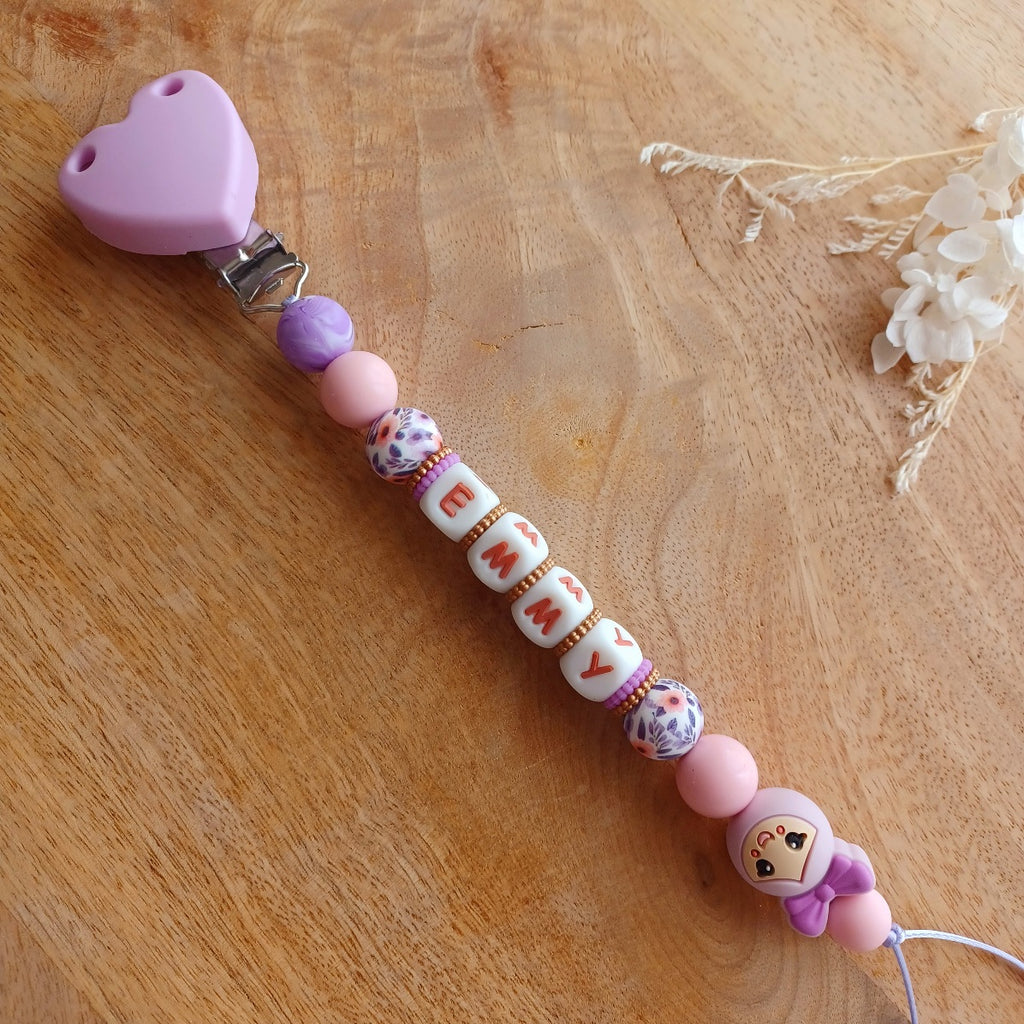 Attache Tétine Personnalisé Fille avec Prénom – Silicone Alimentaire Sans BPA – Motif Floral Rose & Violet – Cadeau Naissance Bébé. Emmy