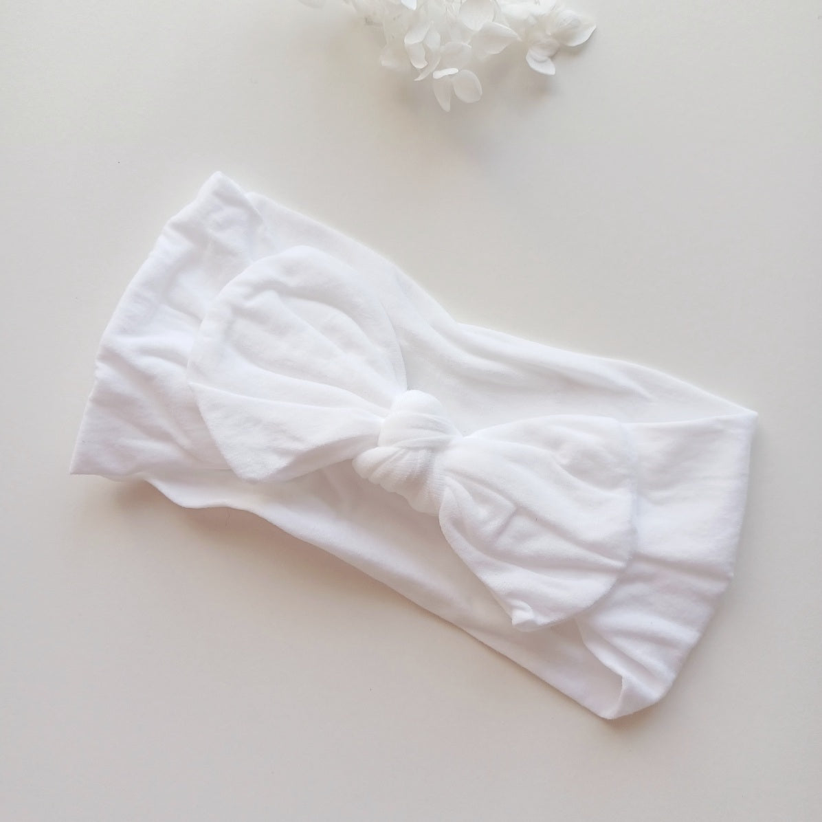 Bandeau bébé fille avec nœud – Doux, extensible et confortable (Blanc, Nectar, Mauve, Fleuri)