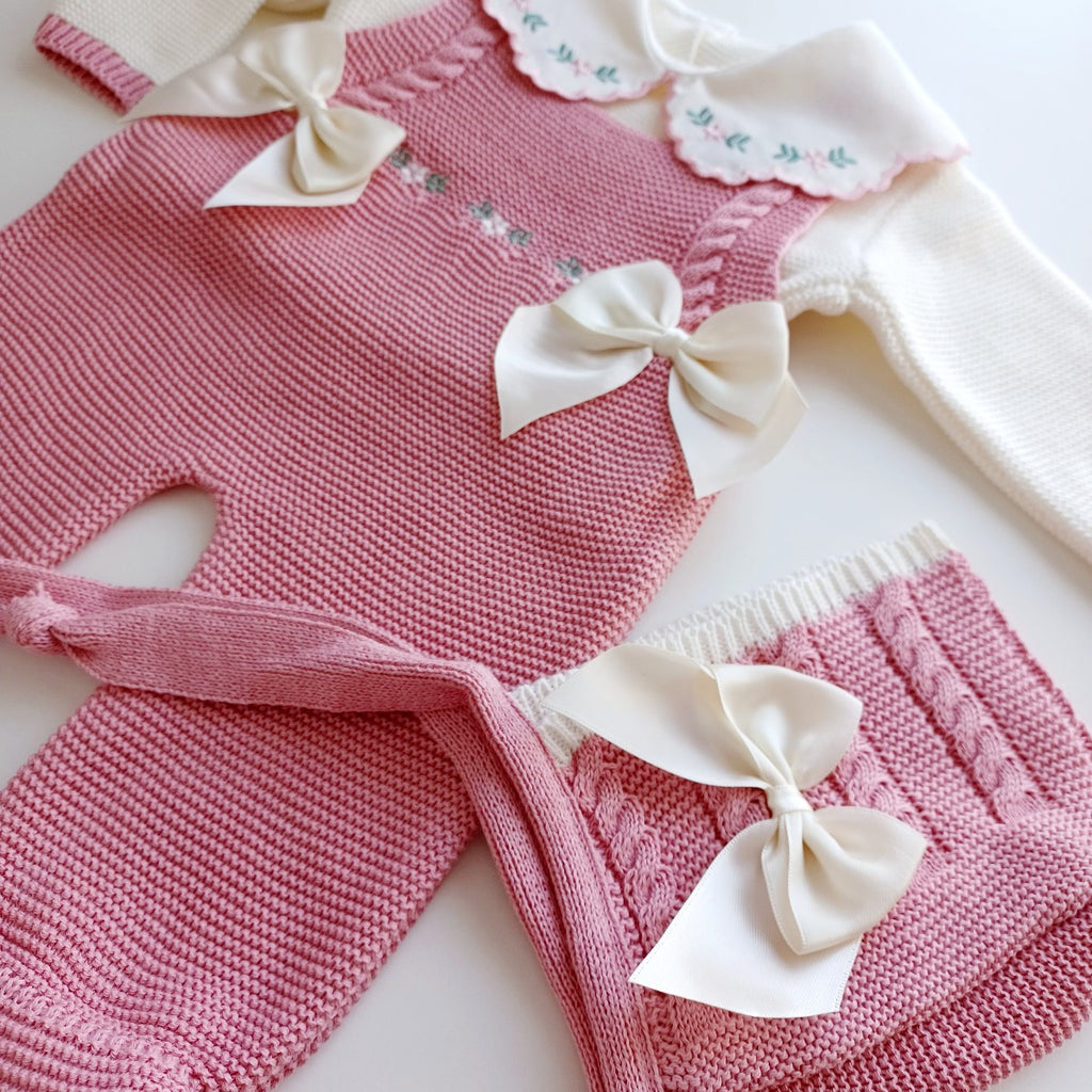 Ensemble Personnalisable salopette longue, pull et bonnet en maille pour bébé. Rose Rose Poudré