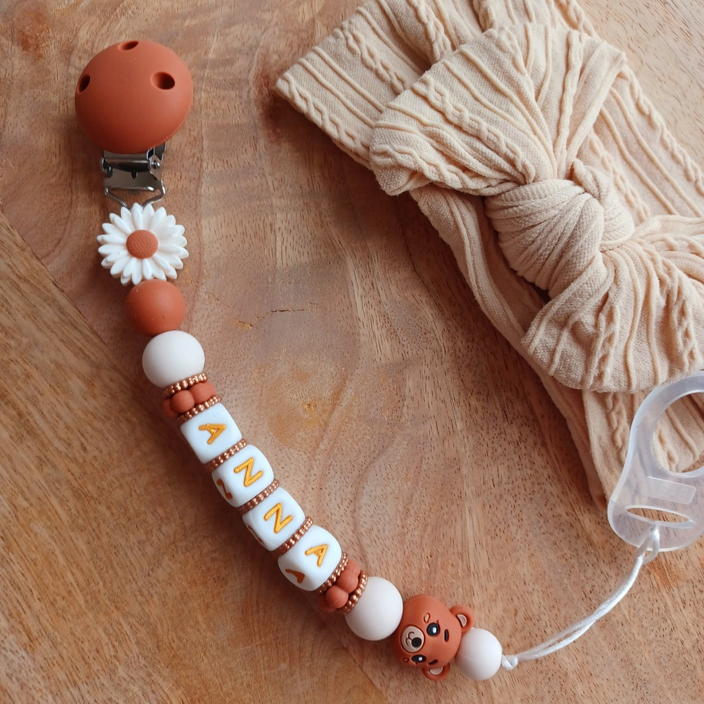 Attache-Tétine Personnalisée Prénom Bébé Terracota avec Ourson en Silicone. Anna