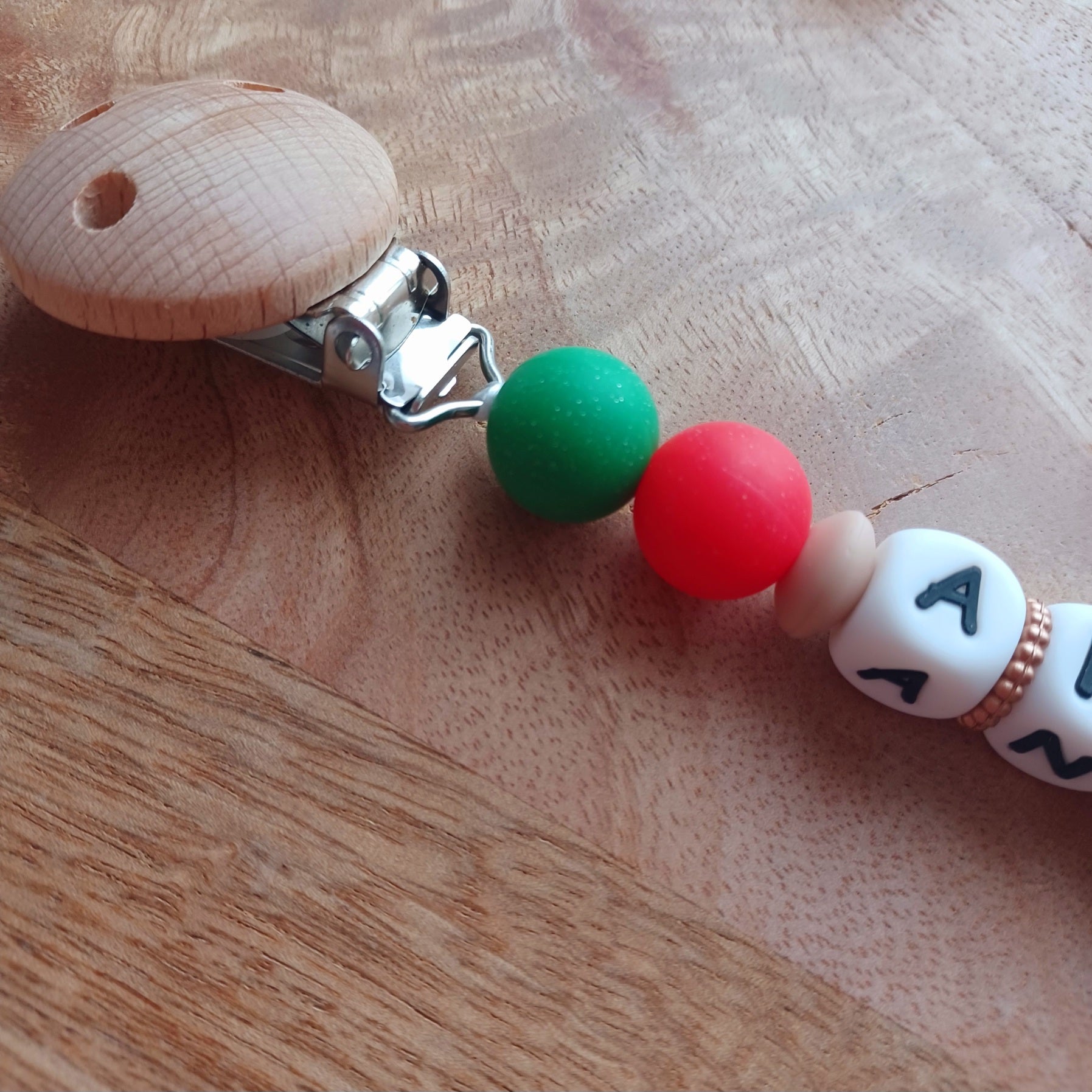 Attache tétine silicone, Boule de Neige, Noël, bonhomme épices.