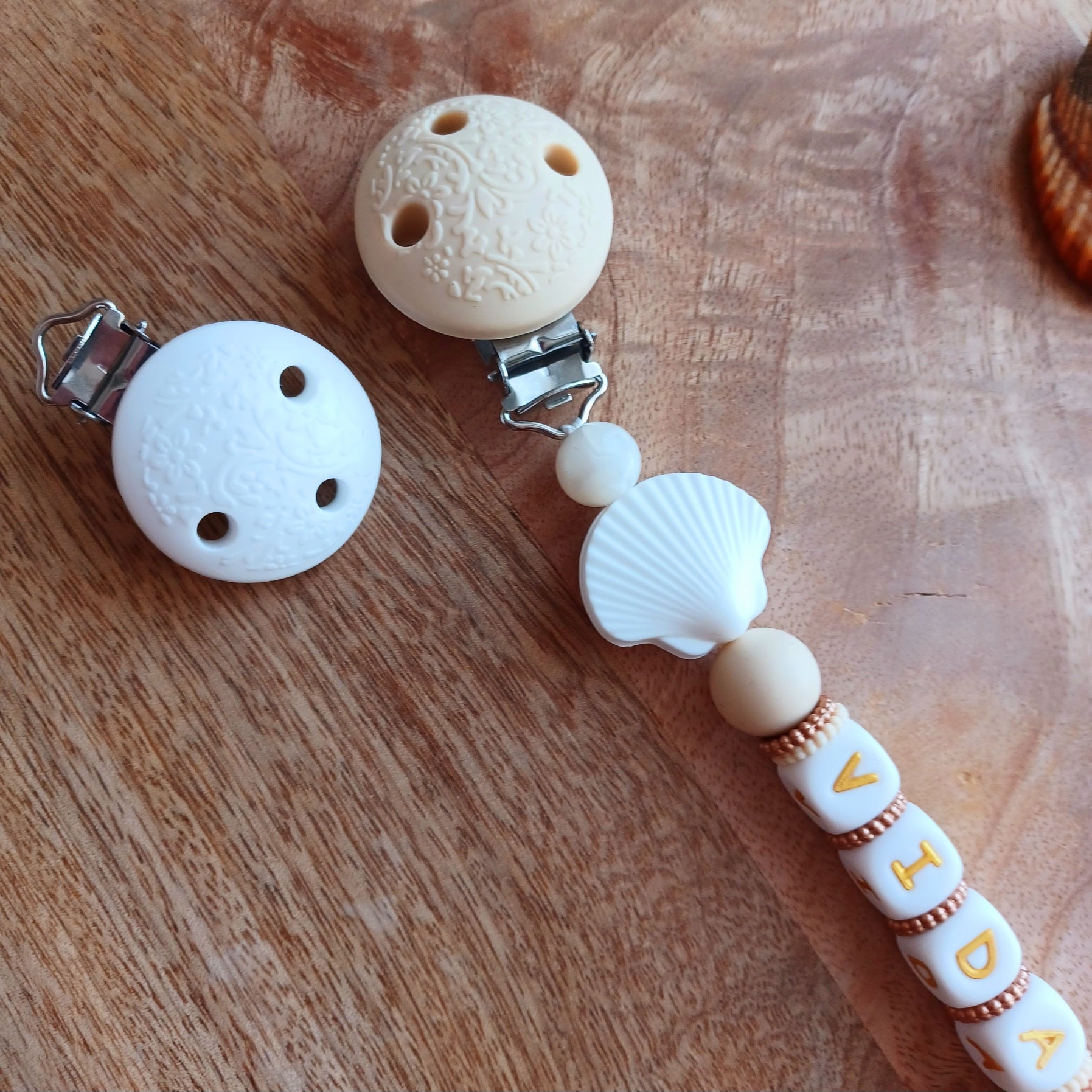 Attache tétine silicone, Tortue, coquillage, blanc, beige