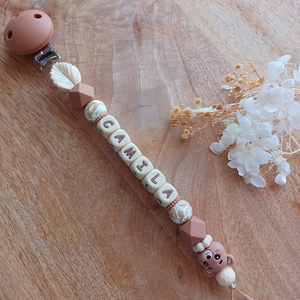 Attache-Tétine Personnalisée Prénom Bébé Terracota avec Ourson en Silicone. Camila