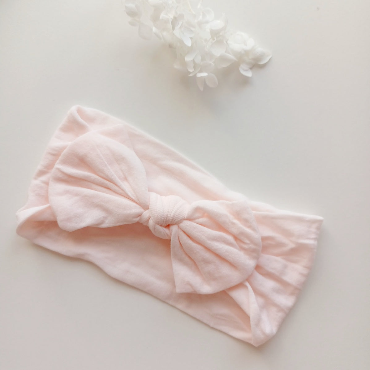 Bandeau bébé fille avec nœud – Doux, extensible et confortable (Blanc, Nectar, Mauve, Fleuri)