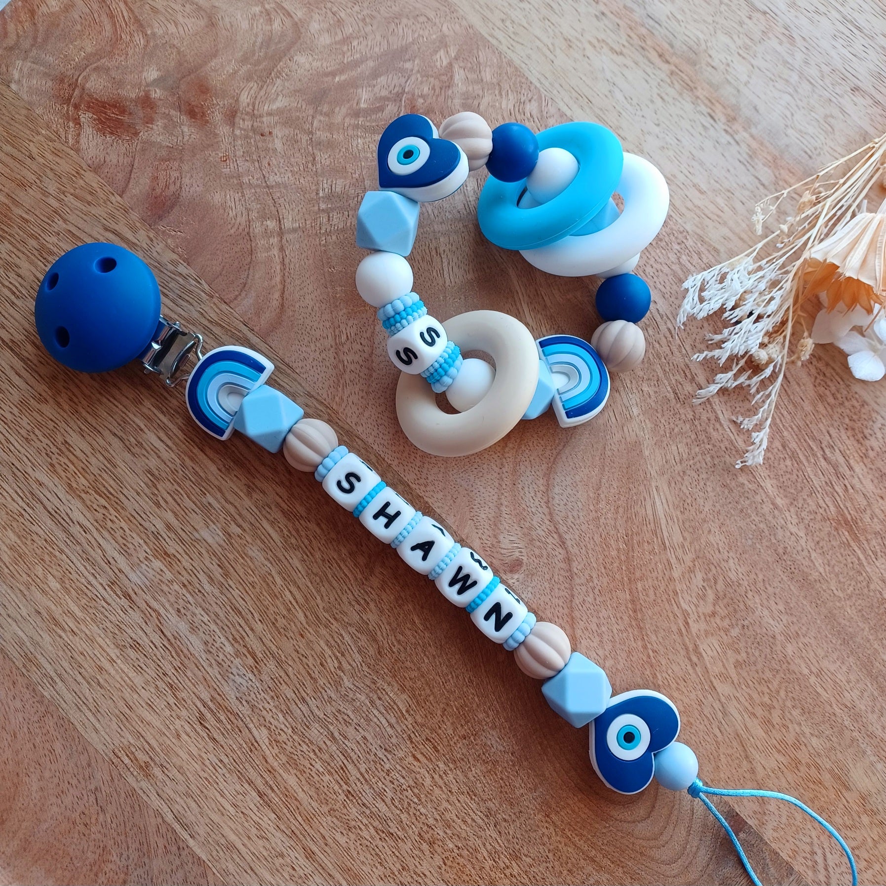 Attache tétine silicone, Arc-en-ciel, fleur bleu-blanc oeil