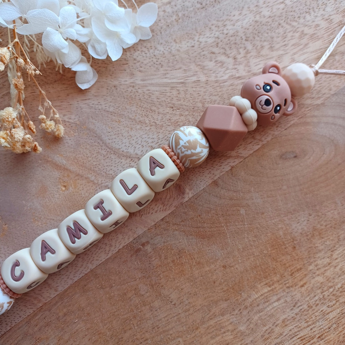 Attache-Tétine Personnalisée Prénom Bébé Terracota avec Ourson en Silicone. Camila