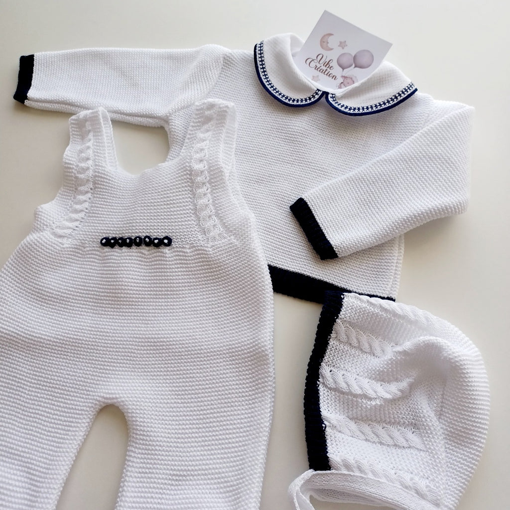 Ensemble Personnalisable salopette longue, pull et bonnet en maille pour bébé. Tony, Blanc-Bleu Marine