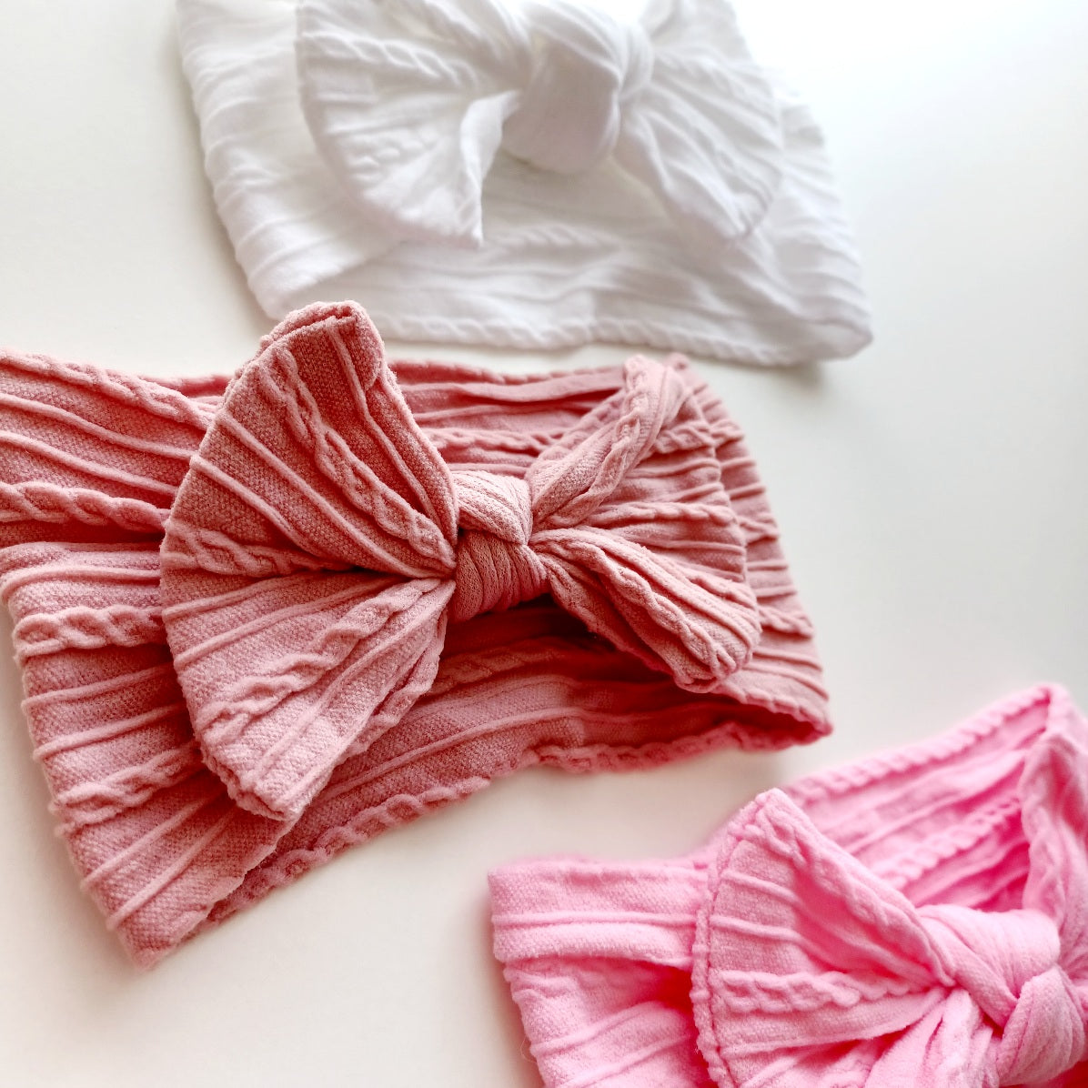 Bandeau bébé élastique avec nœud – Doux, extensible et confortable (Blanc, Rose, Rose Poudré)