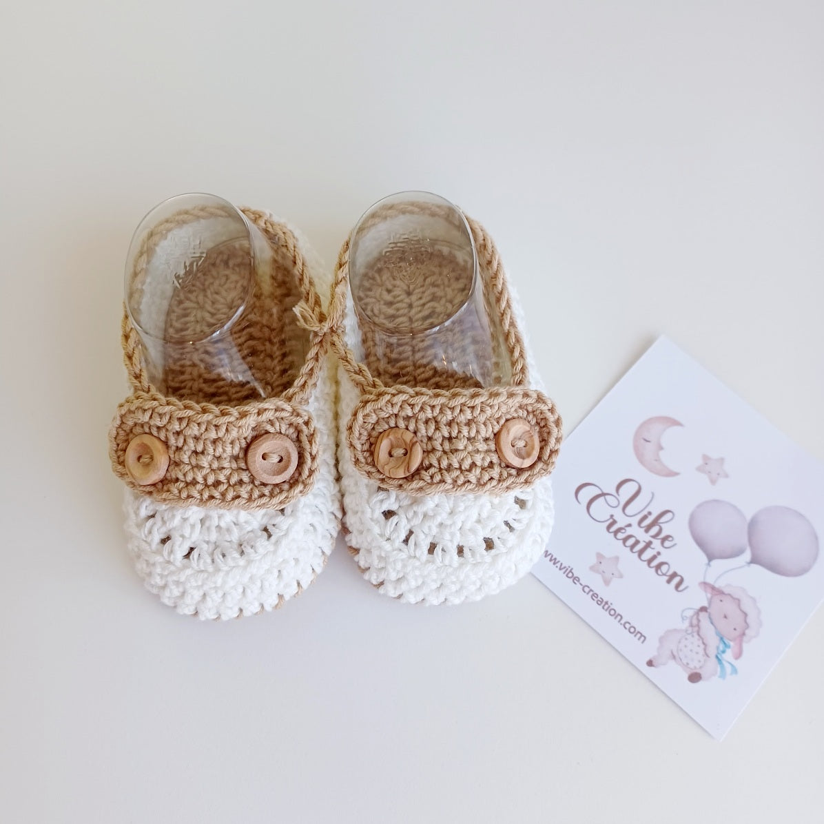 Paire de Chaussons maille tricotée pour bébé, modèle Ryan, Beige-ivoire