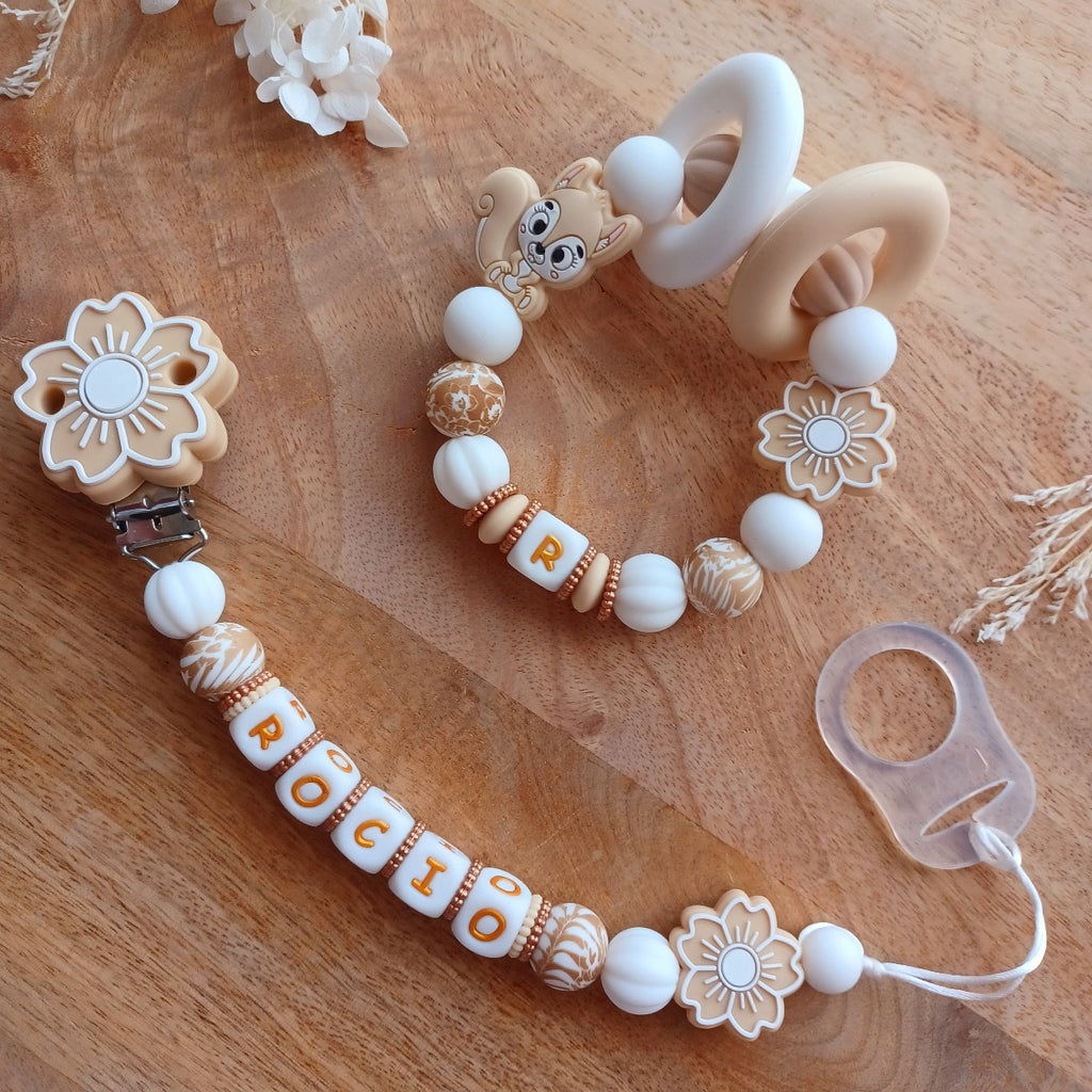 Attache-Tétine Personnalisé avec Anneau de Dentition Bohème en Silicone | Cadeau Naissance Bébé Prénom Personnalisé | Style Naturel Beige & Blanc. Rocio