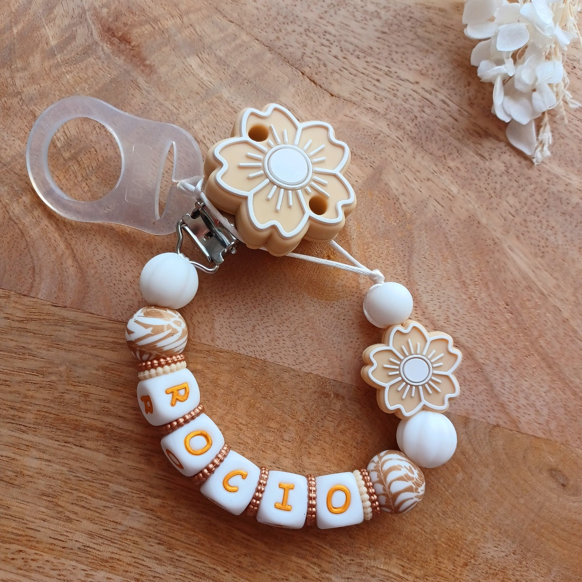 Attache-Tétine Personnalisé avec Anneau de Dentition Bohème en Silicone | Cadeau Naissance Bébé Prénom Personnalisé | Style Naturel Beige & Blanc. Rocio