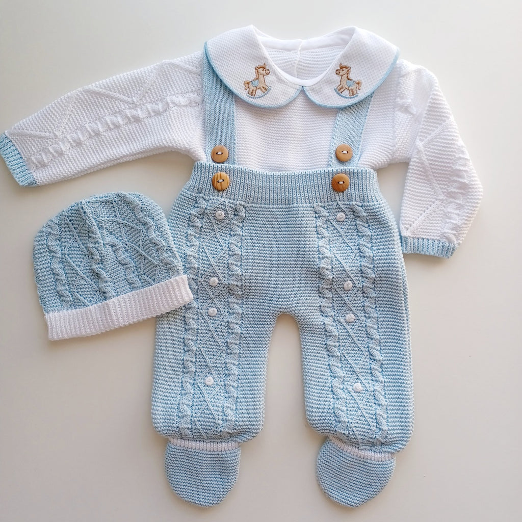 Ensemble Personnalisable salopette longue, pull et bonnet en maille pour bébé. Noah, Cheval bleu bébé