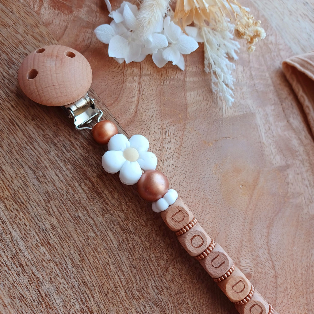 Attache tétine en silicone et bois personnalisable, superbe idée cadeau pour nouveaux né, jeunes parents.