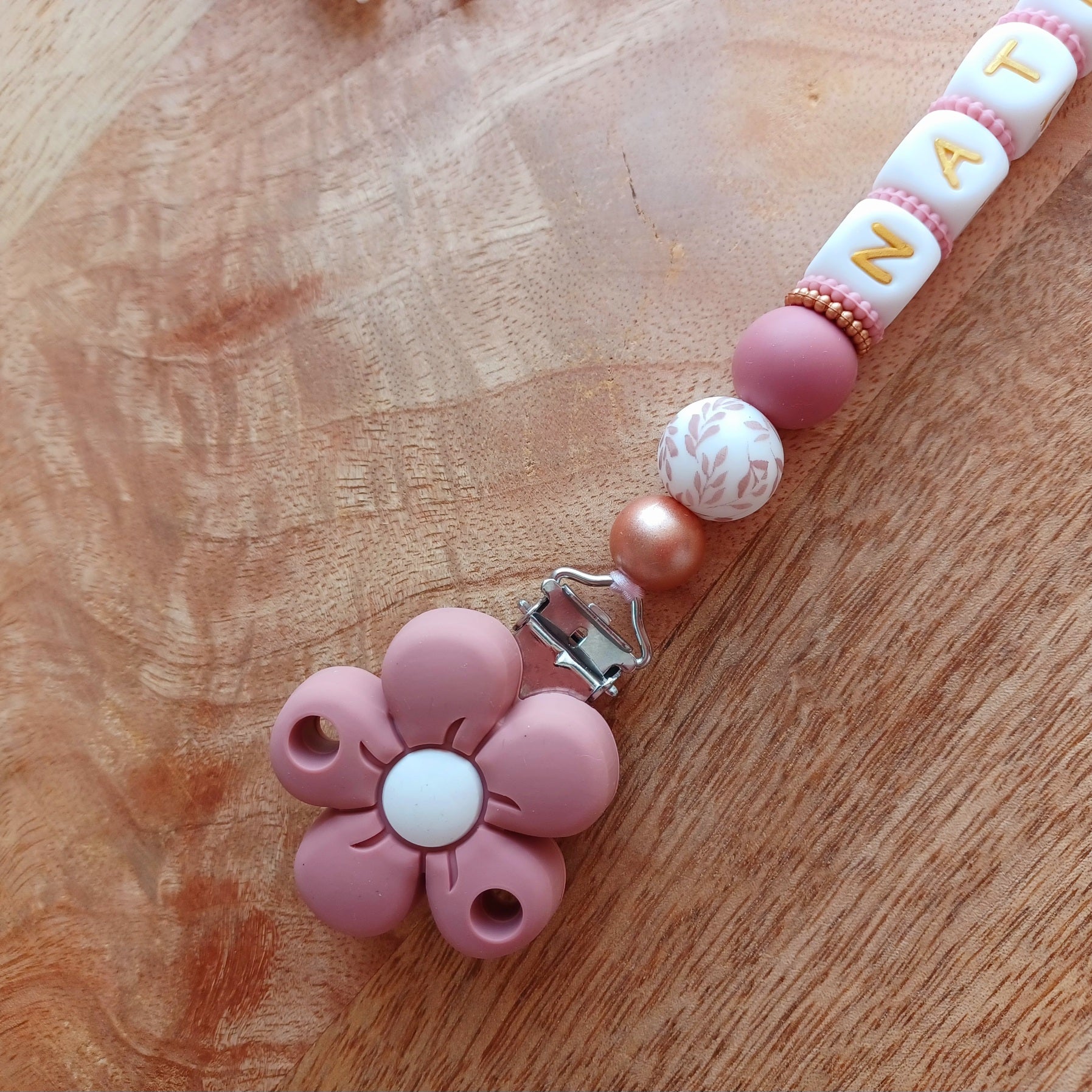 Attache tétine silicone, Fleur vieux rose.