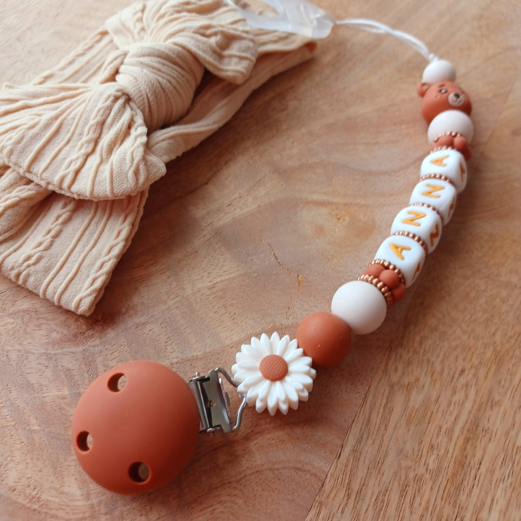 Attache-Tétine Personnalisée Prénom Bébé Terracota avec Ourson en Silicone. Anna